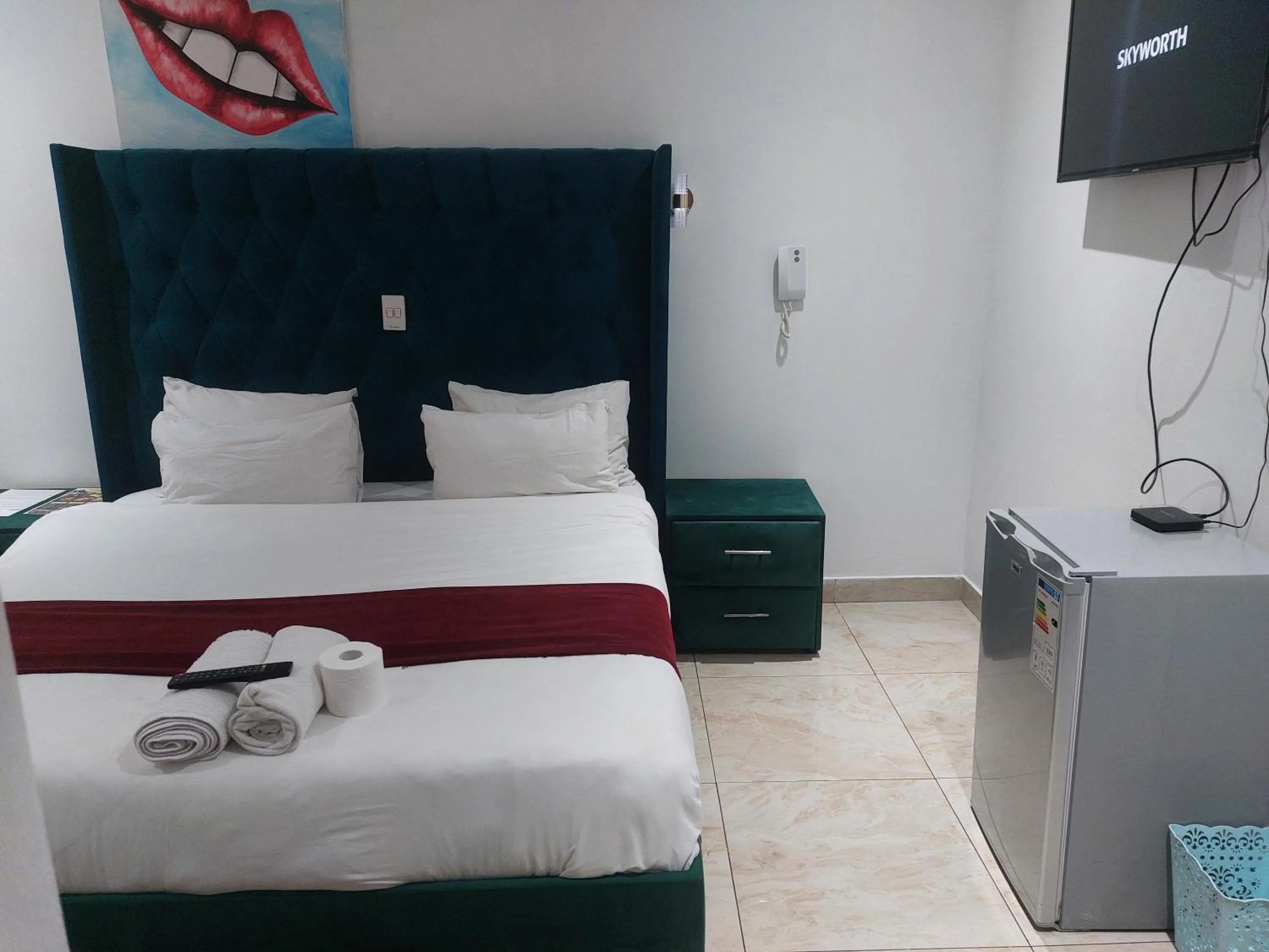 Bed in Gold Crown International Hotel Johannesburg