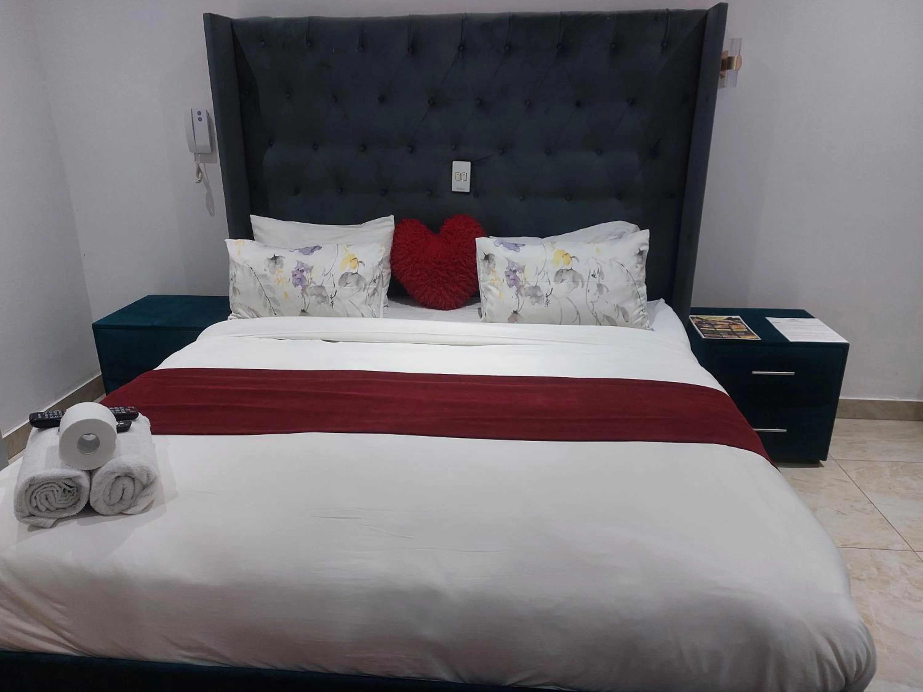 Bed in Gold Crown International Hotel Johannesburg