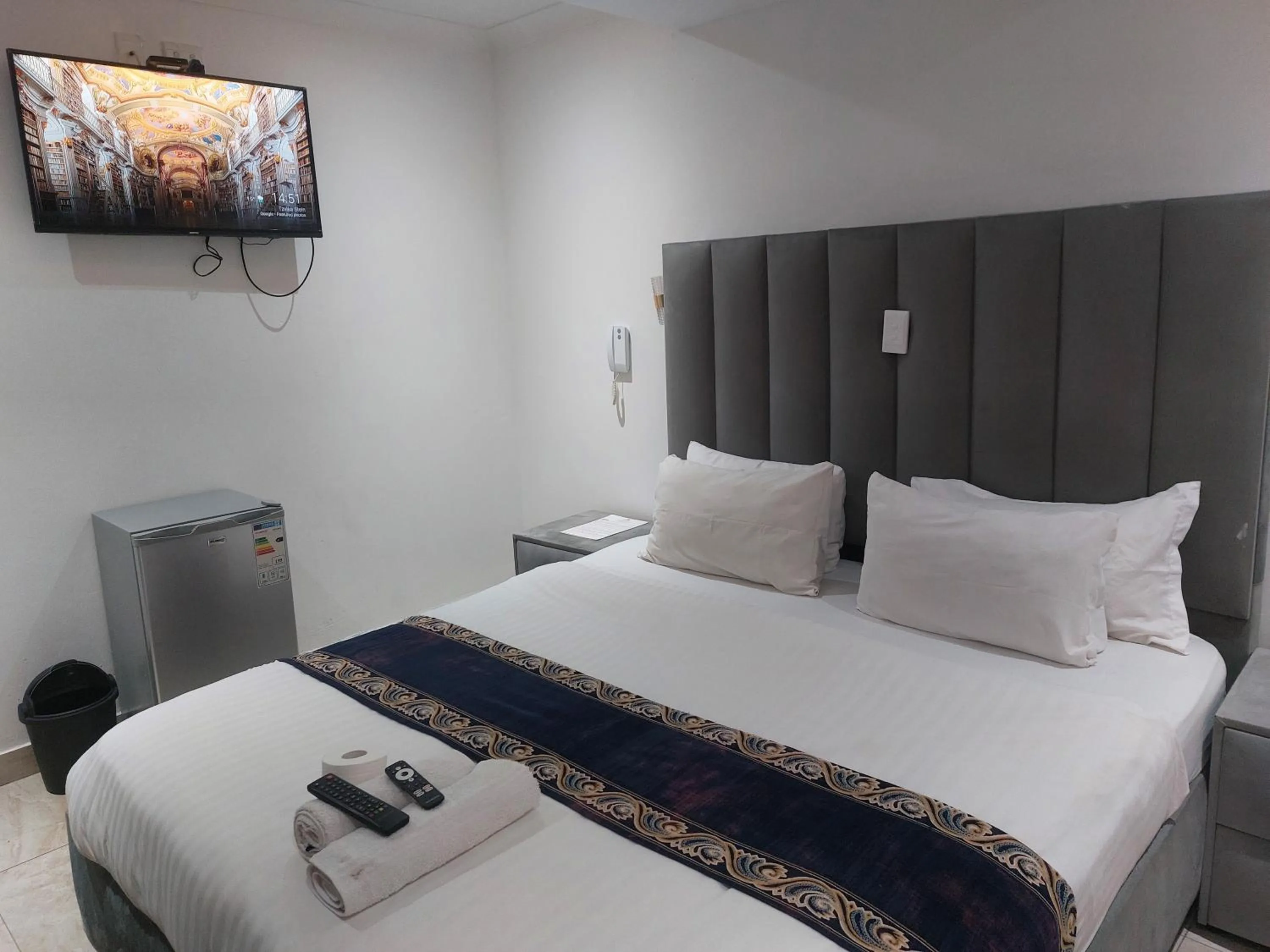 Bed in Gold Crown International Hotel Johannesburg