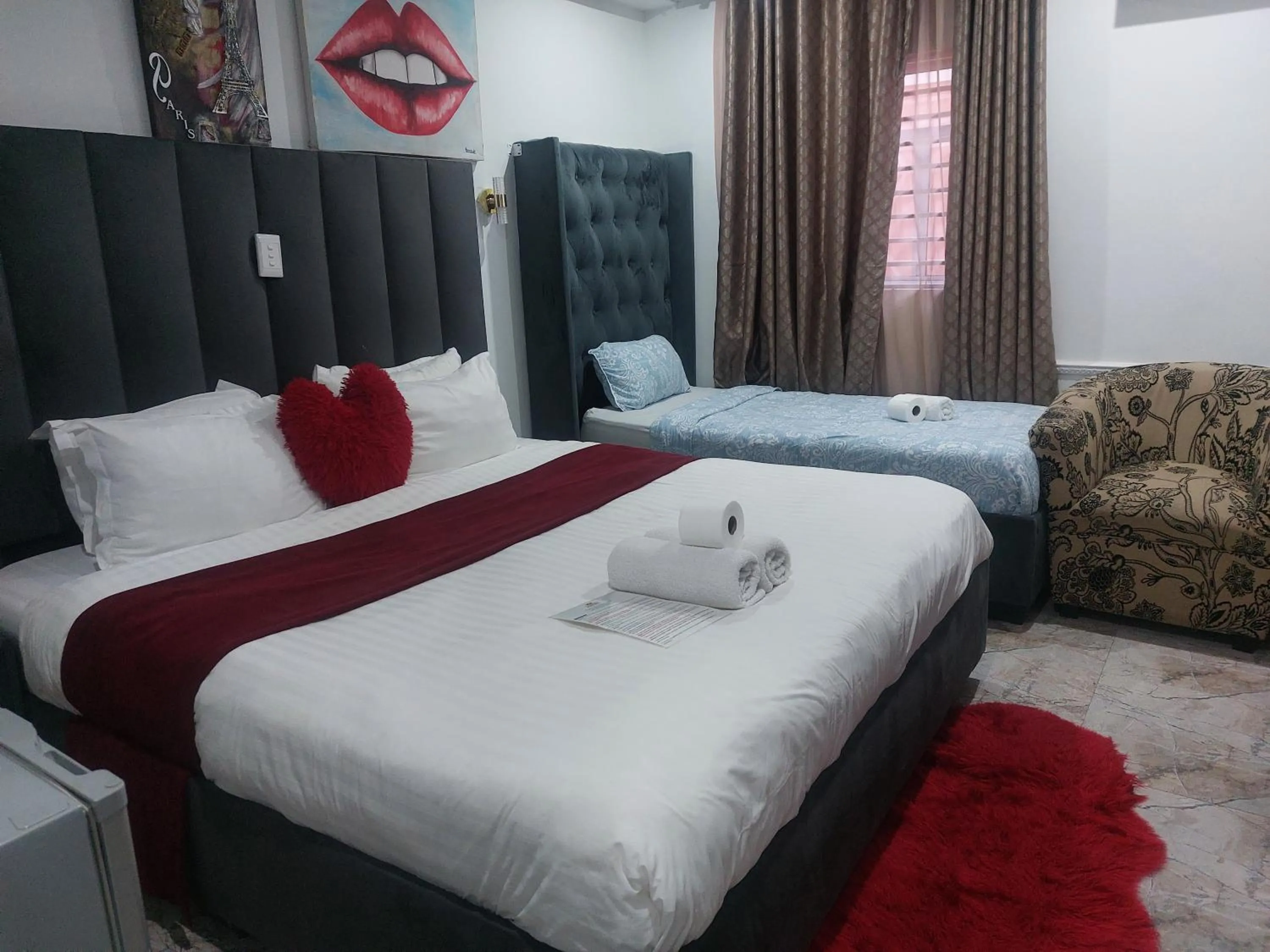 Bed in Gold Crown International Hotel Johannesburg