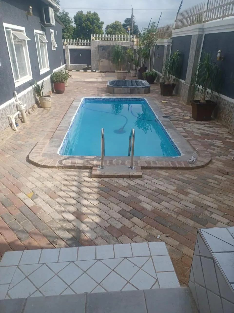 Swimming pool in Gold Crown International Hotel Johannesburg