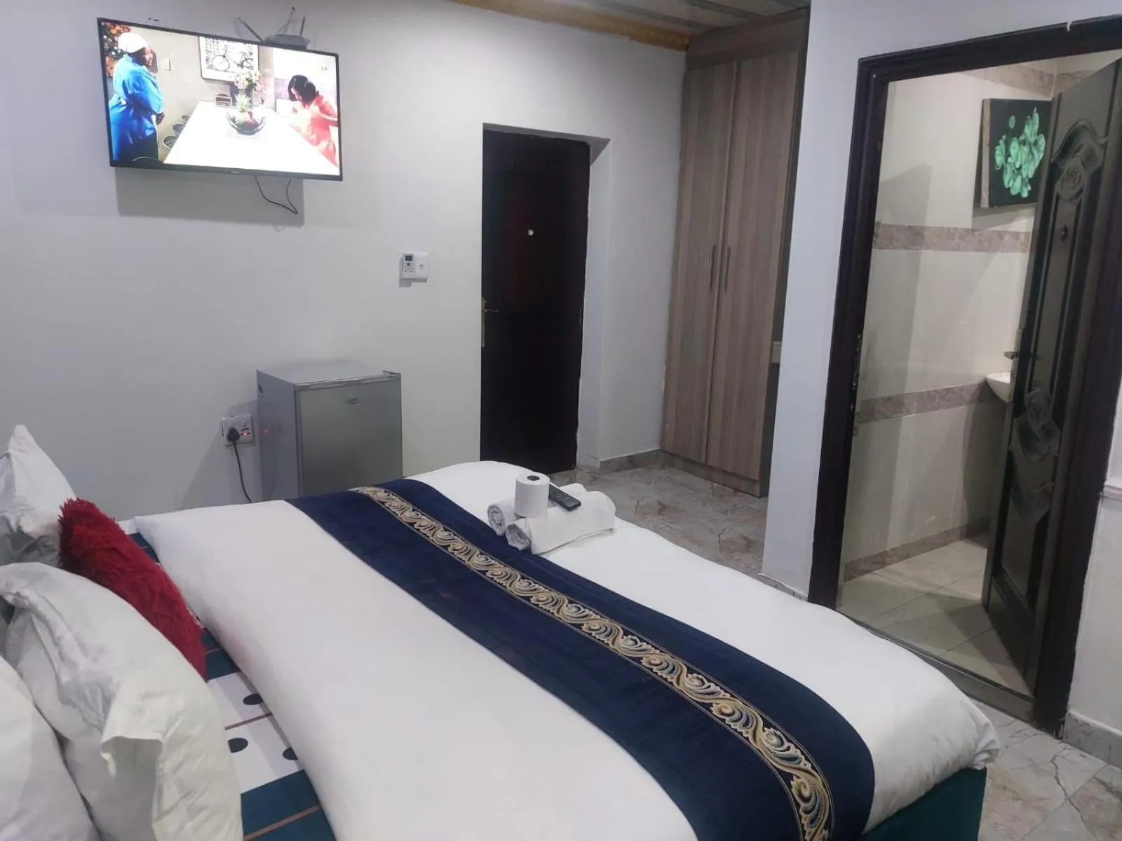 Bed in Gold Crown International Hotel Johannesburg