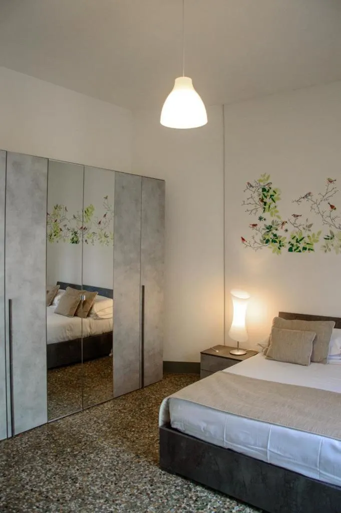 wardrobe, Bed in Homelink Firenze - Charlotte