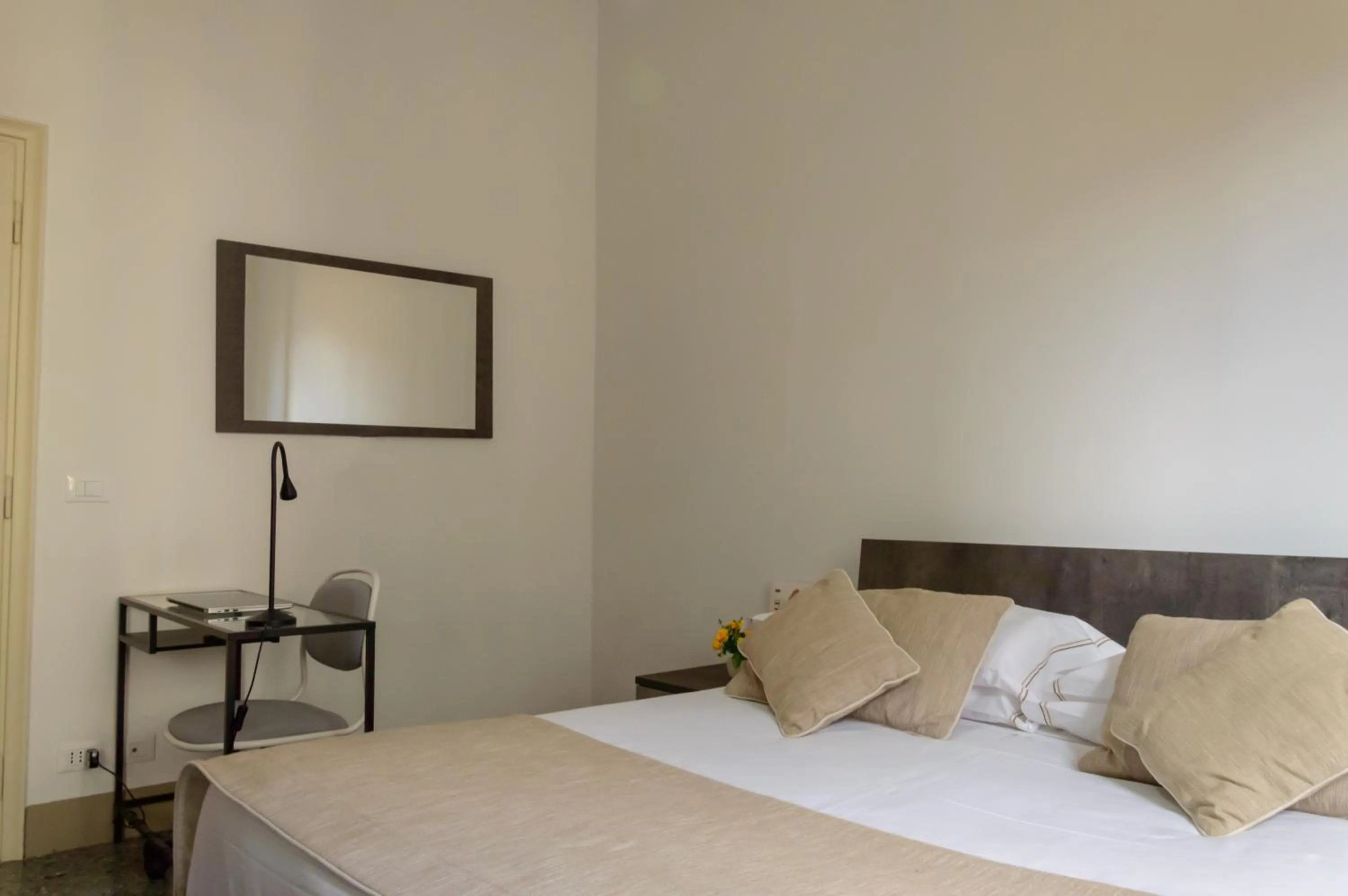 Bed in Homelink Firenze - Charlotte