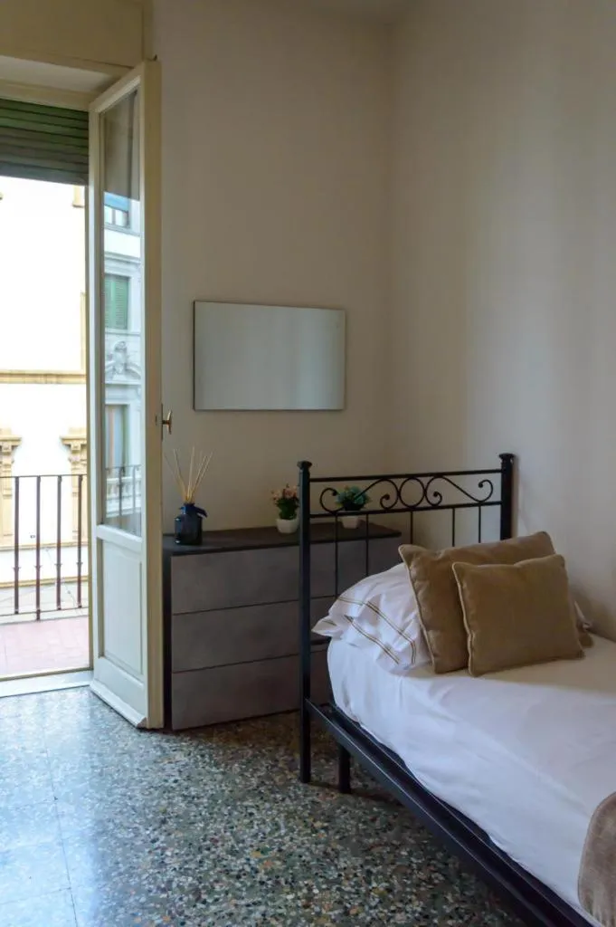 Bed in Homelink Firenze - Charlotte