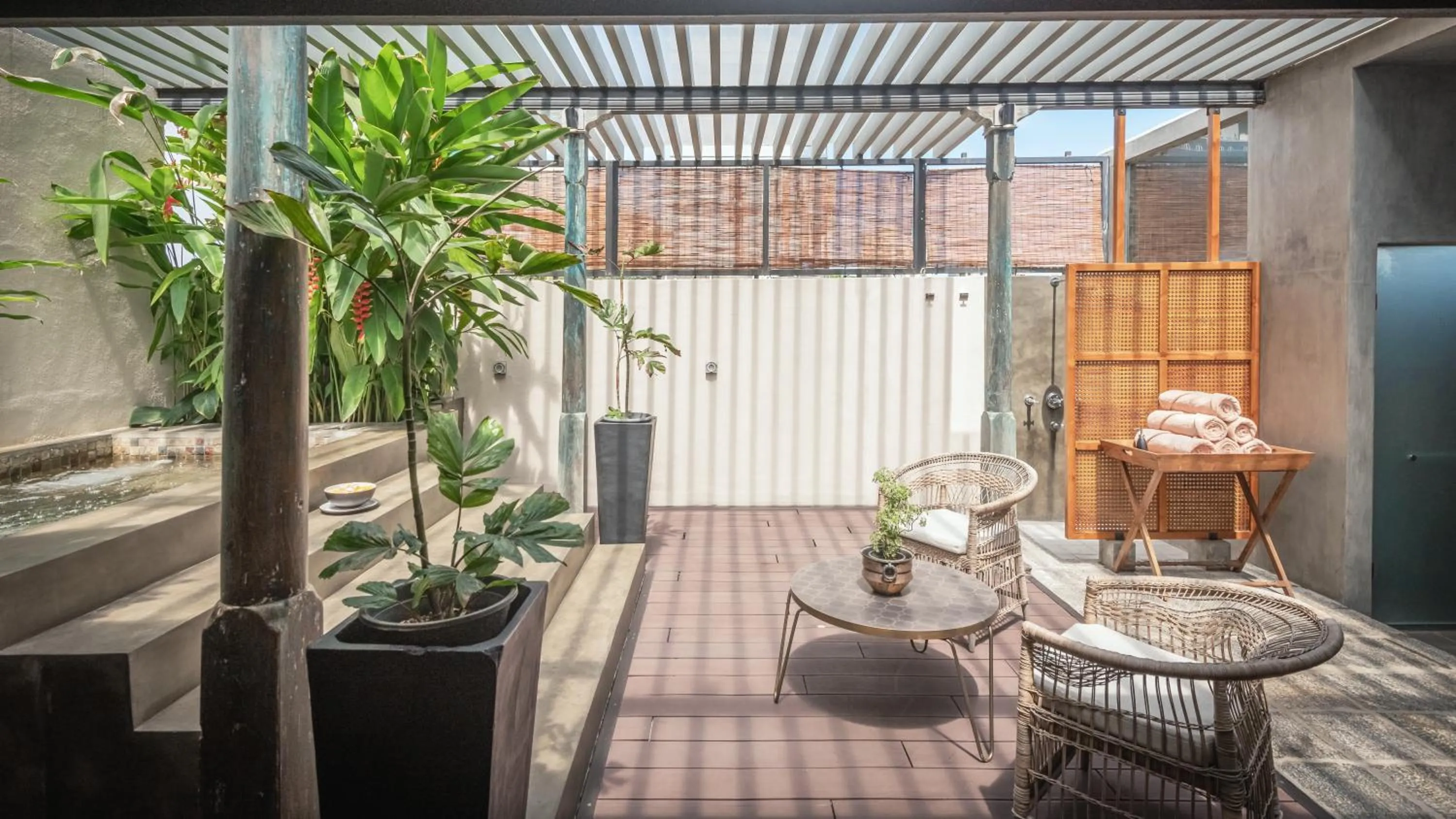 Hot Tub in Ishq Colombo