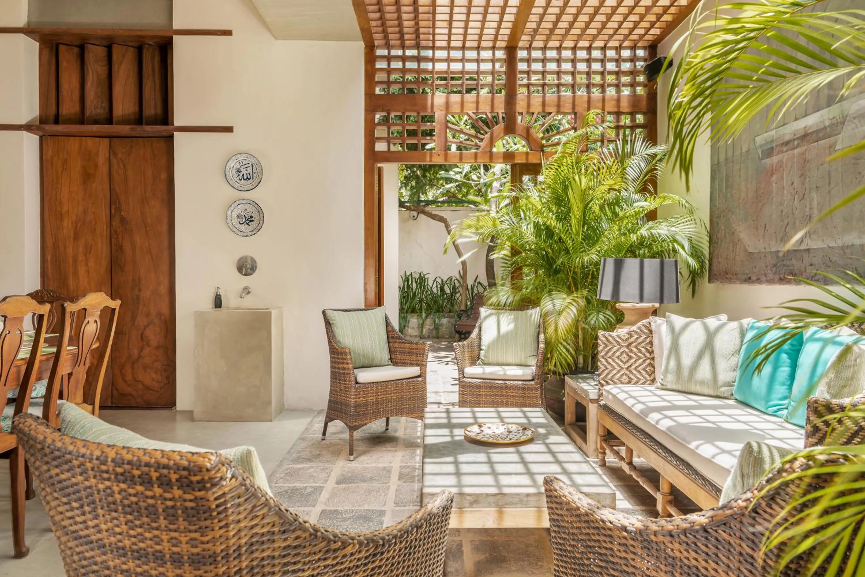 Seating area in Ishq Colombo