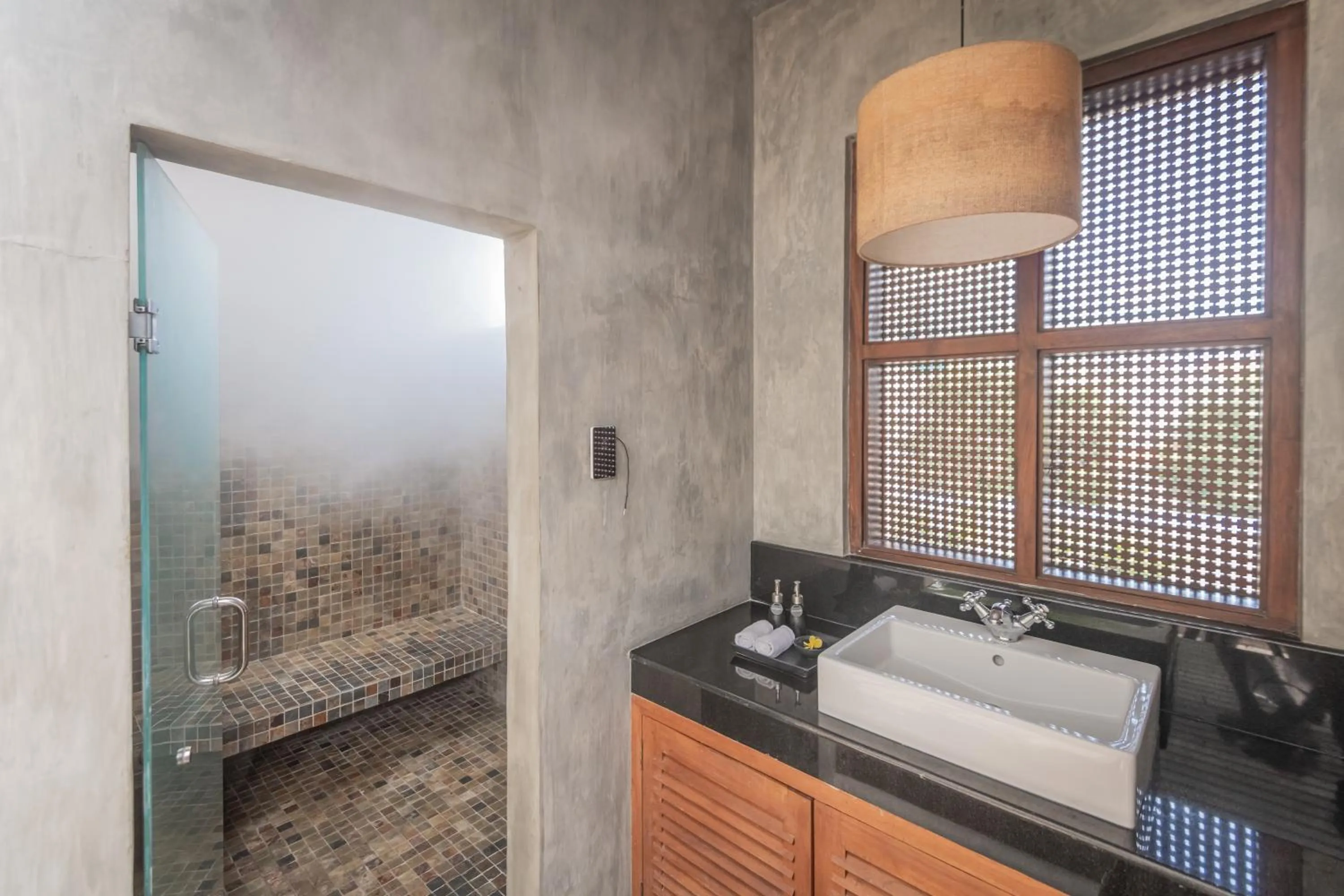 Hot Tub in Ishq Colombo