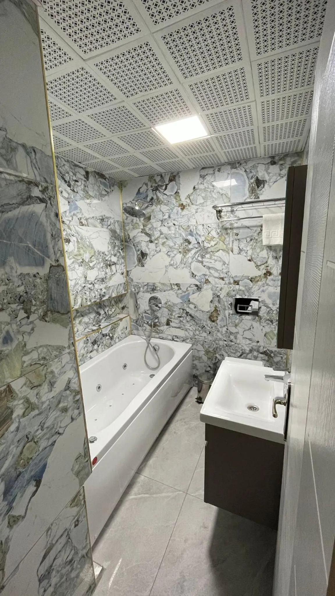 Bathroom in Mr Crane Hotel