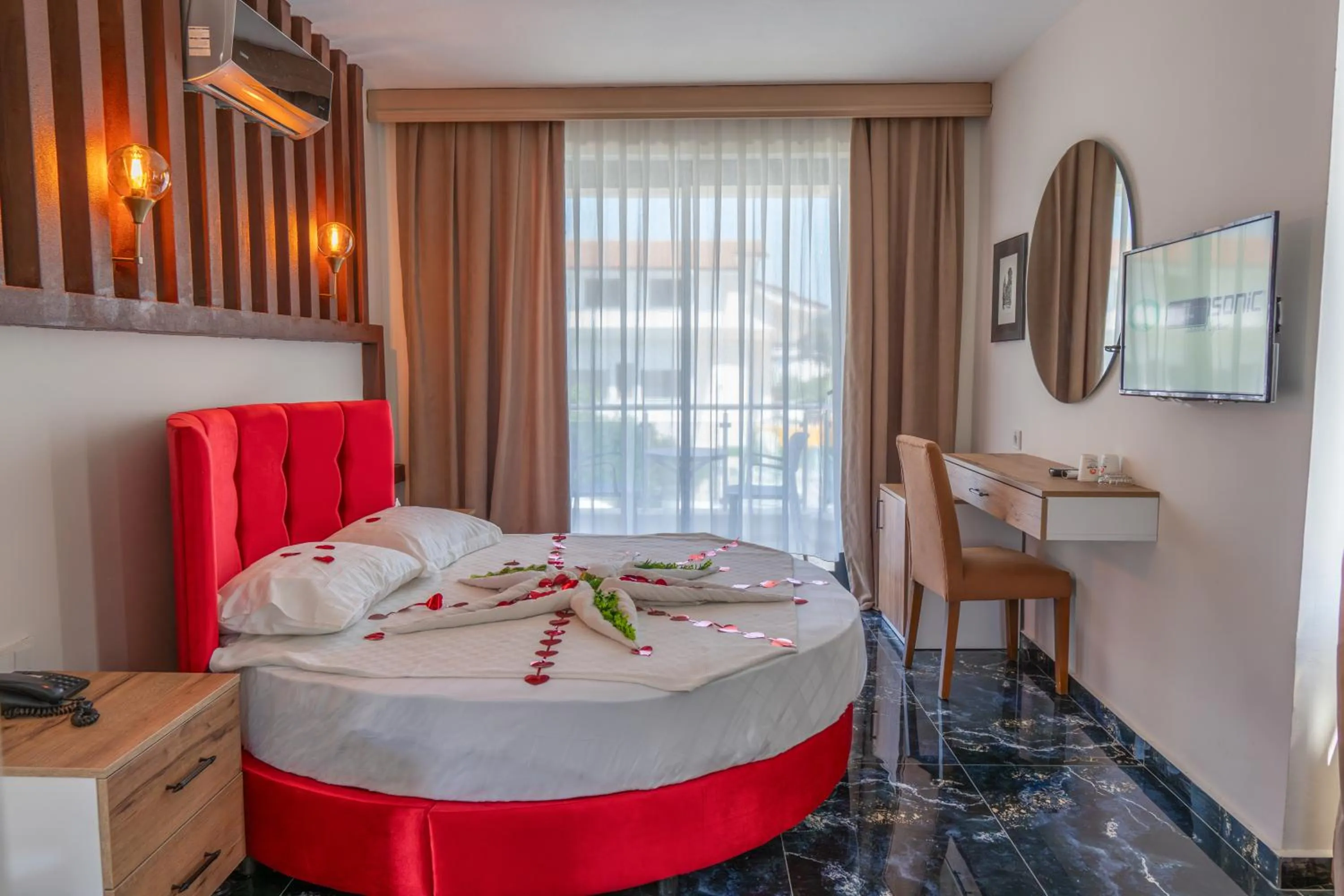 Bedroom, Bed in Mr Crane Hotel