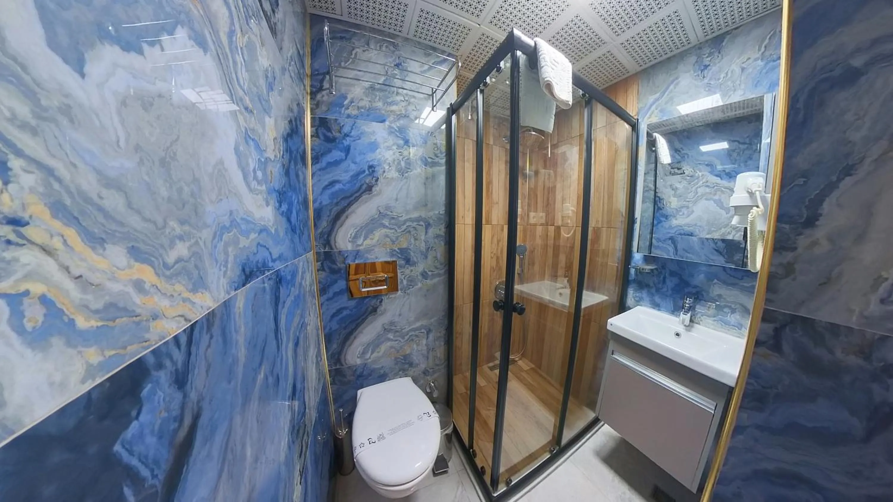 Shower in Mr Crane Hotel