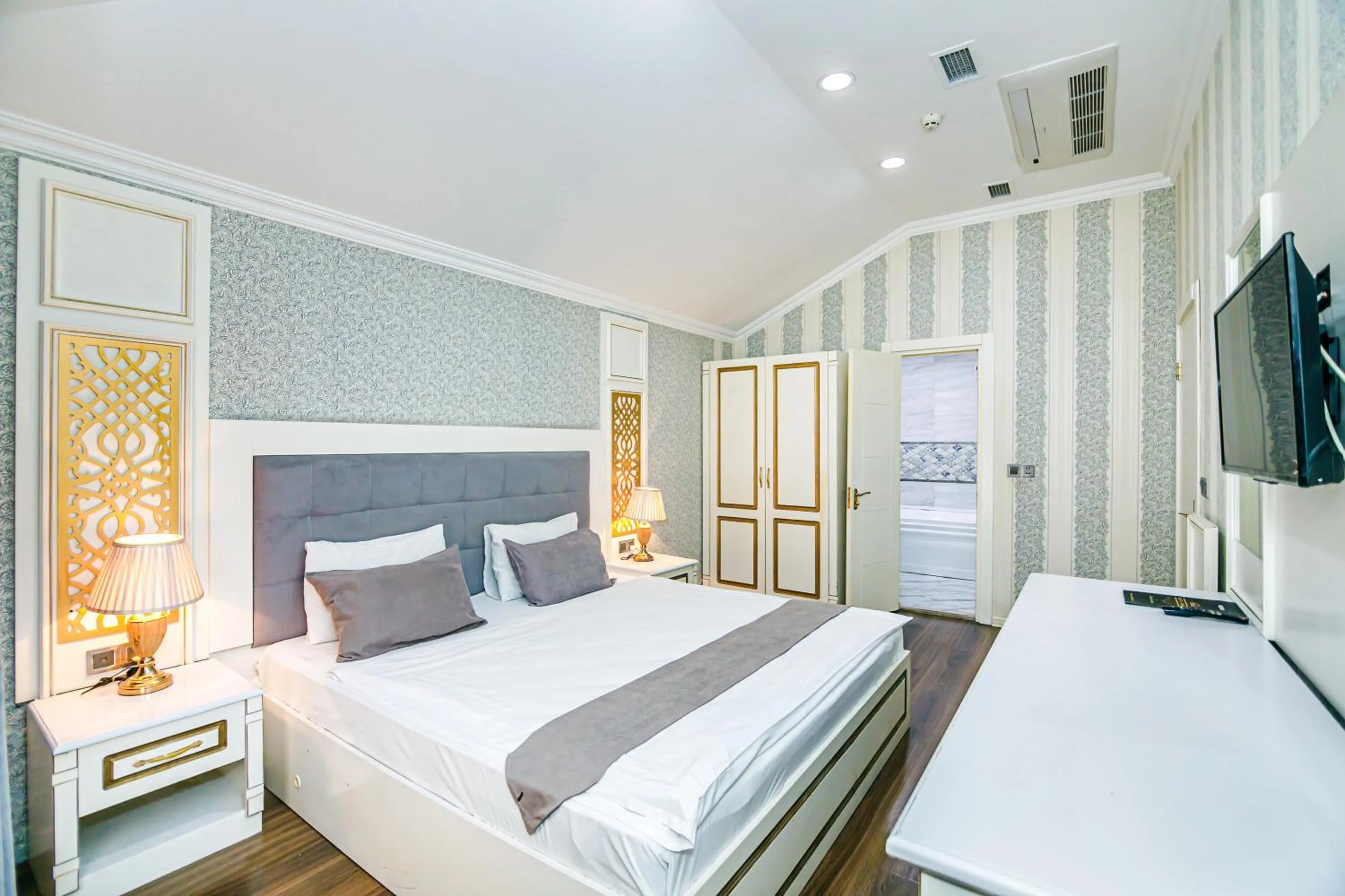 Bedroom, Bed in Maris Hotel Baku