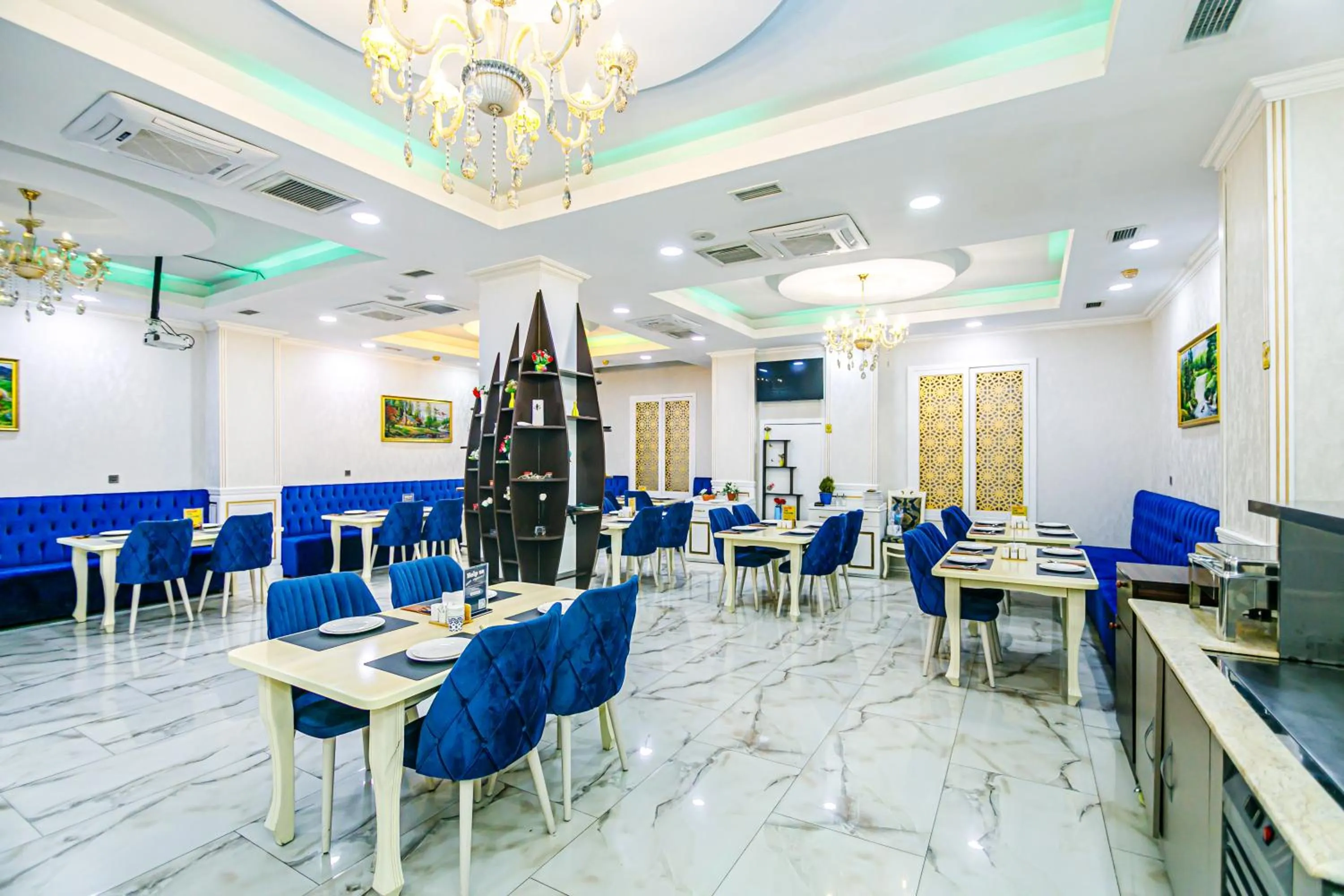 Restaurant/places to eat in Maris Hotel Baku