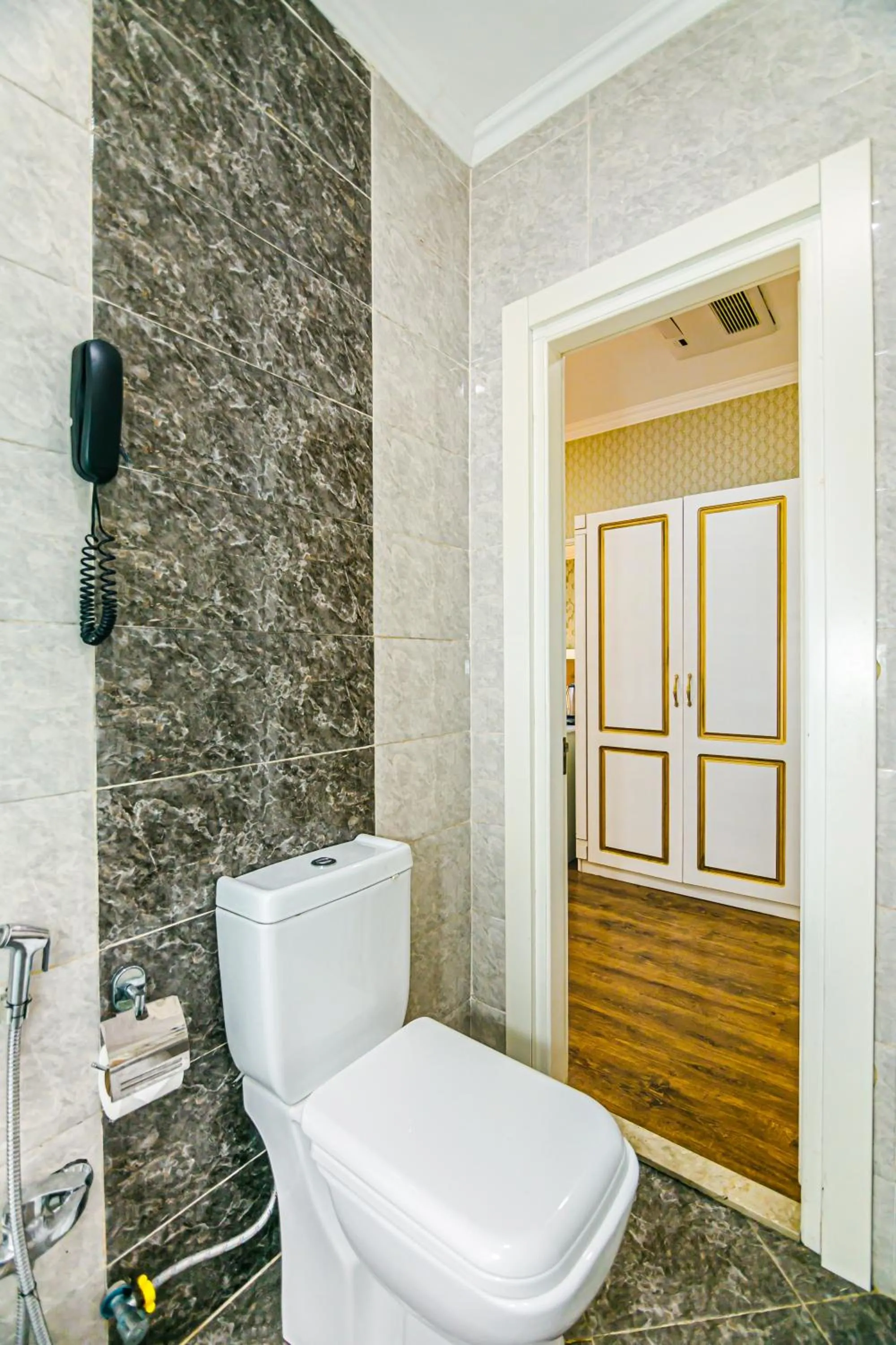 Toilet in Maris Hotel Baku