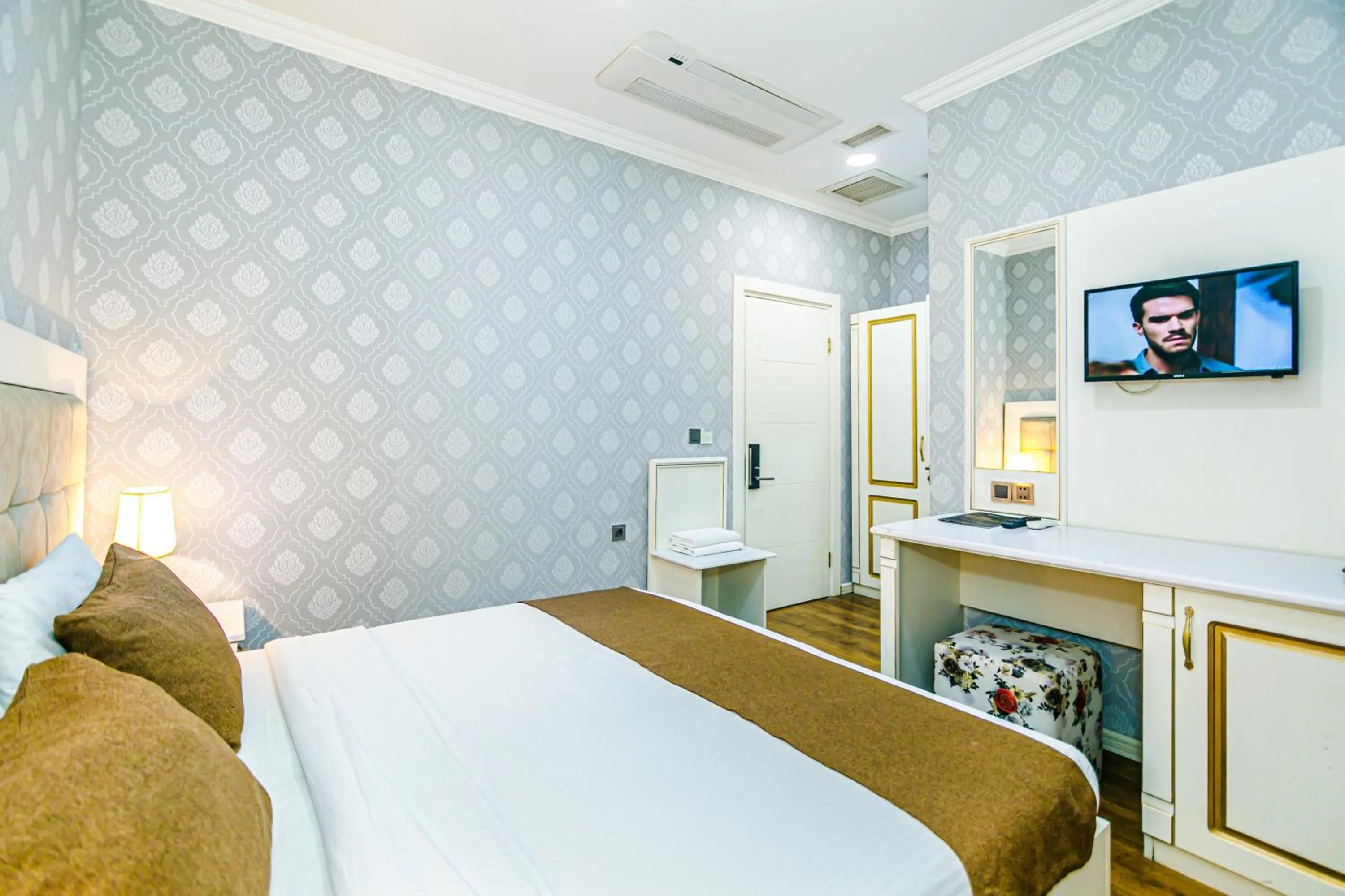 Bedroom, Bed in Maris Hotel Baku