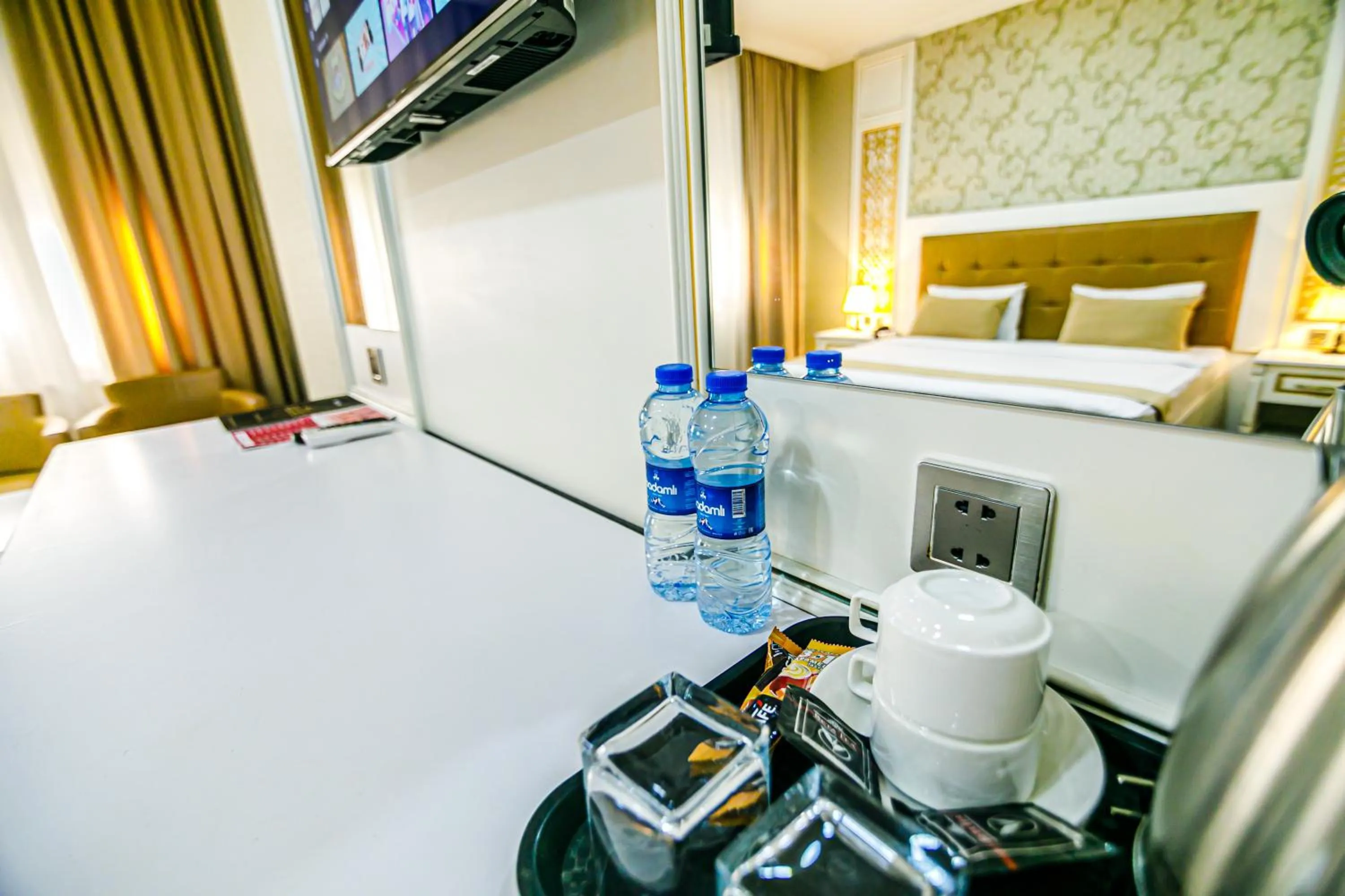 Kitchen or kitchenette, Bed in Maris Hotel Baku
