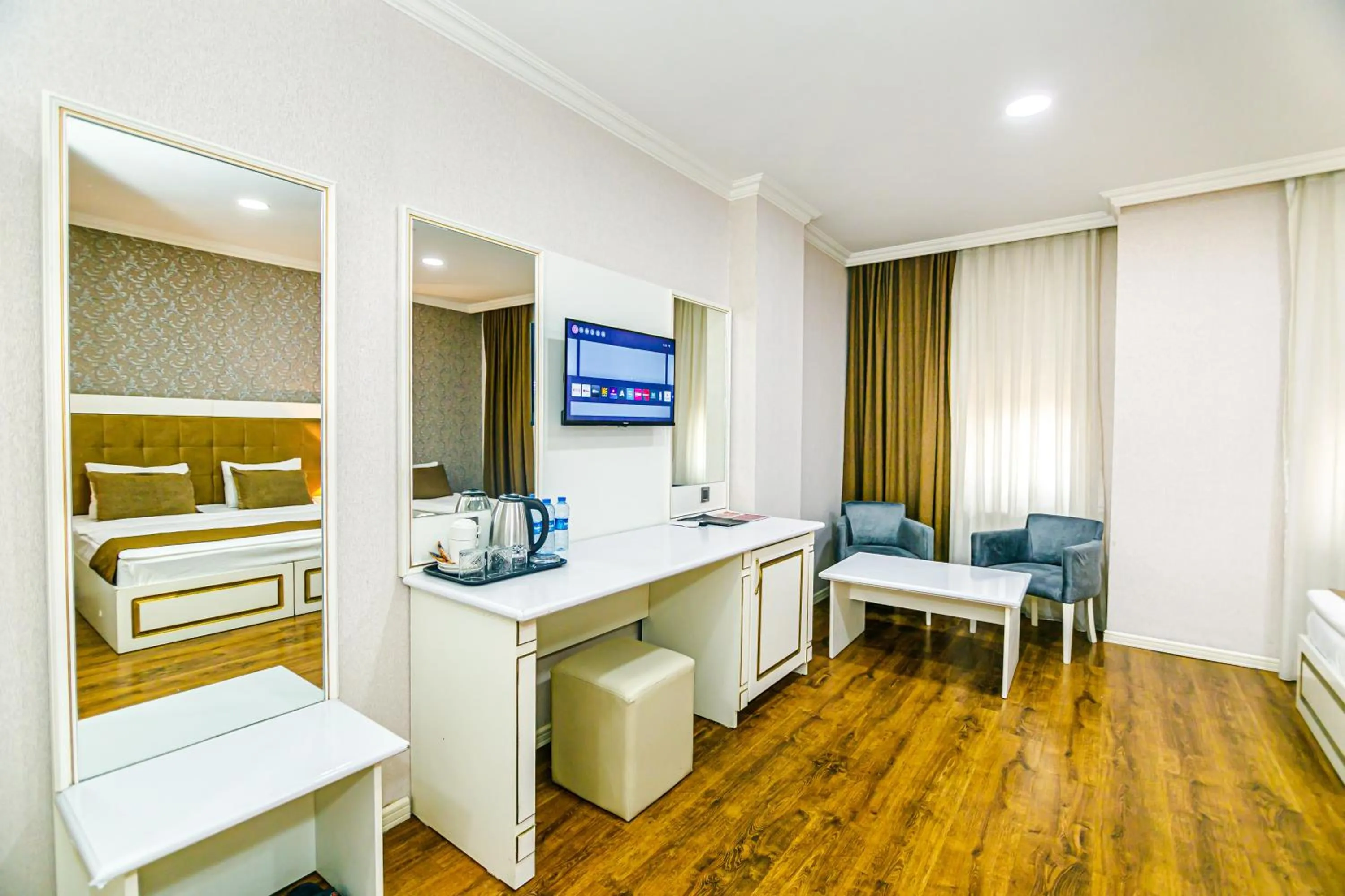 Bedroom, Bed in Maris Hotel Baku