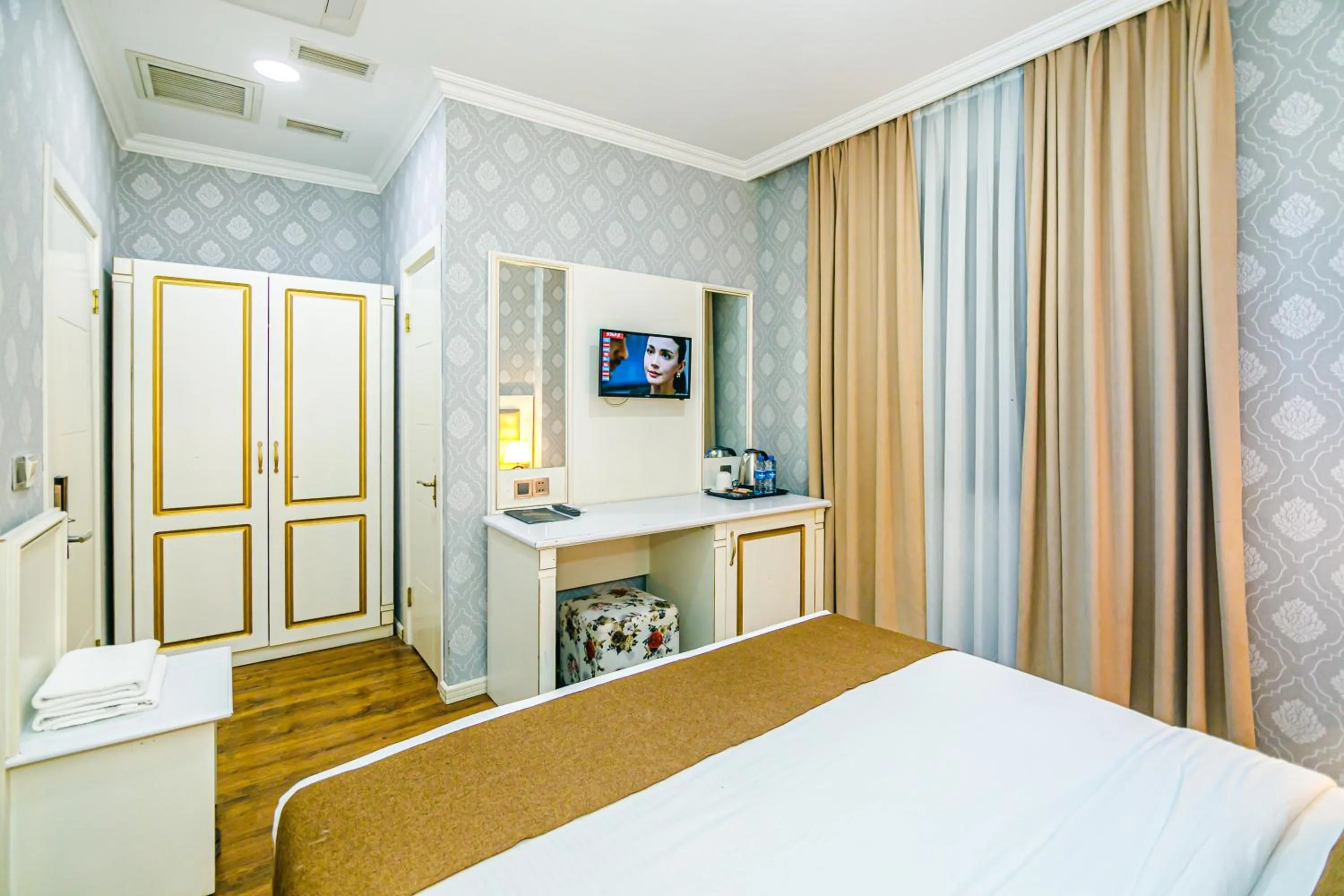Bedroom, Bed in Maris Hotel Baku