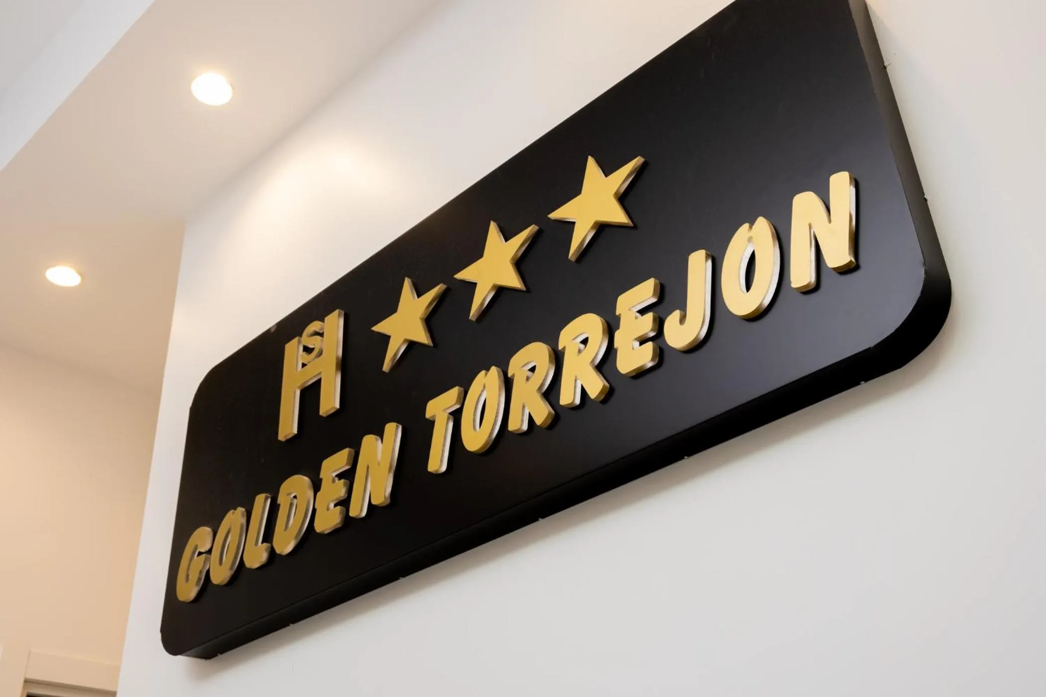 GOLDEN TORREJON