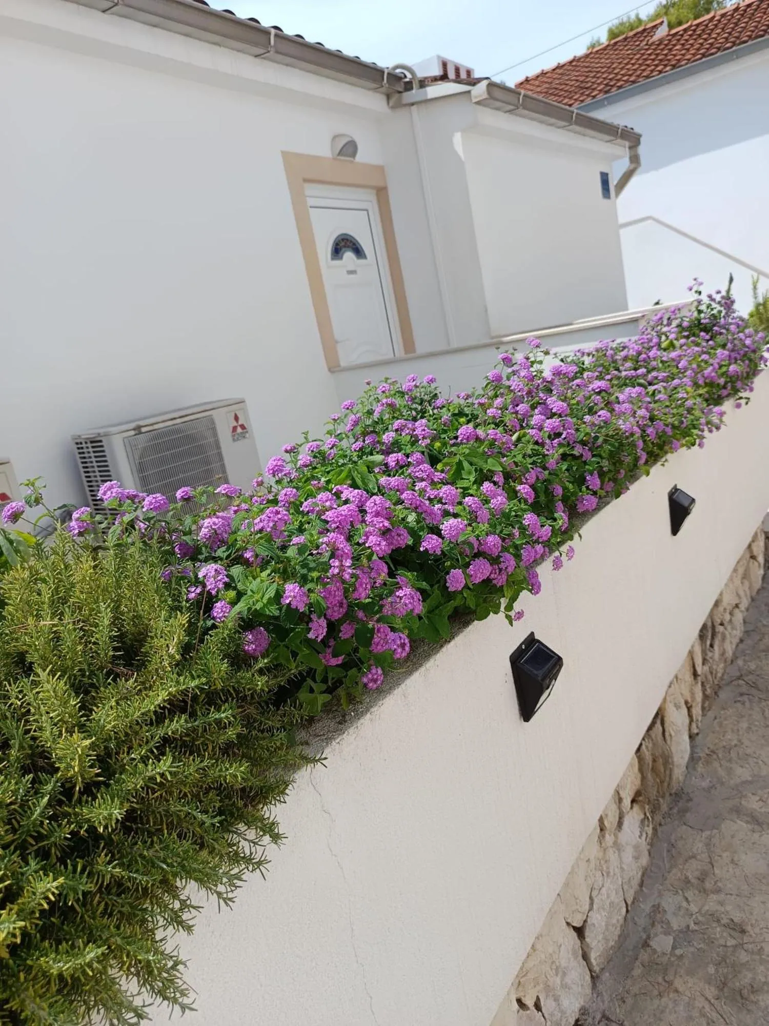 Sunny beach apartment Lavica