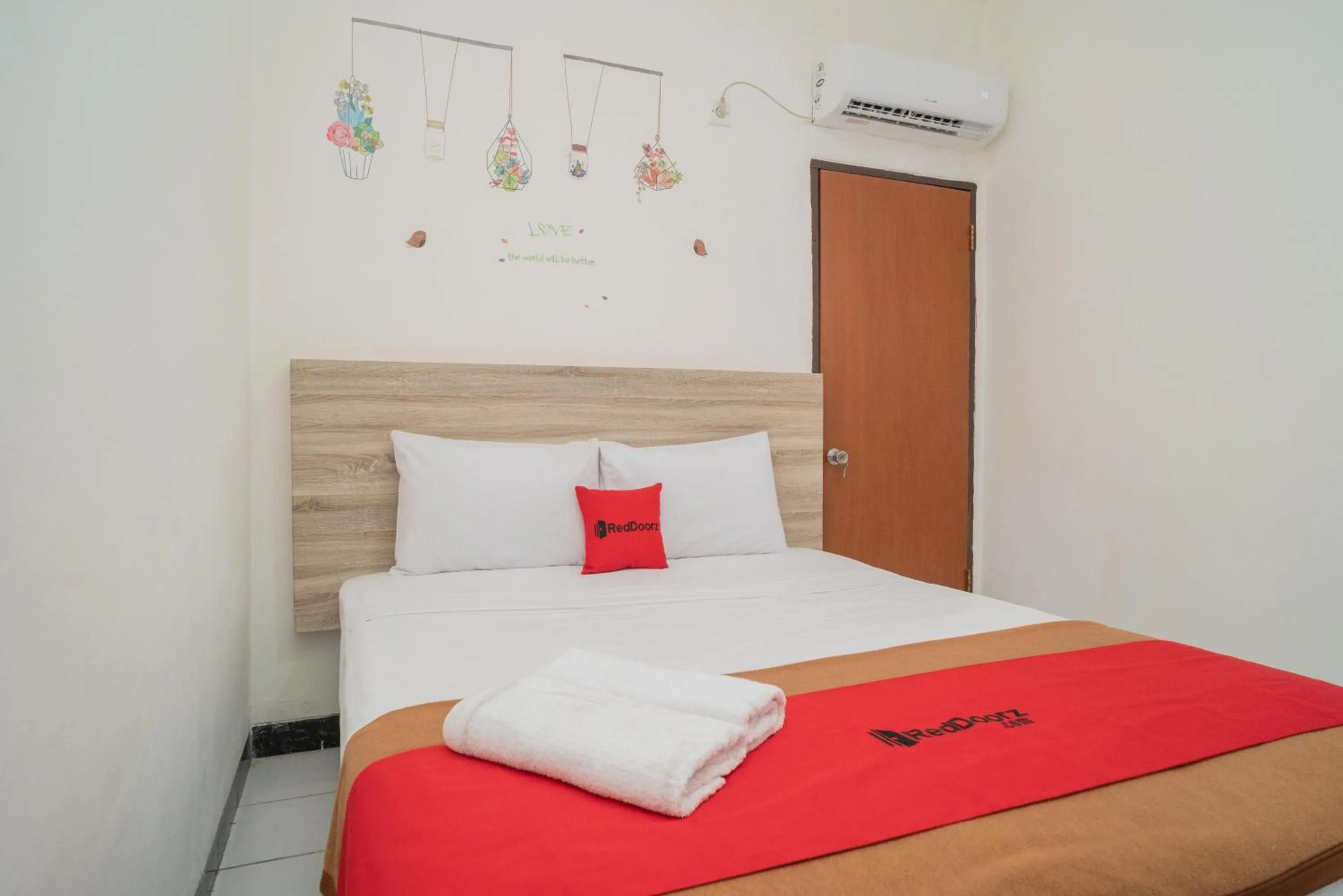 Bed in RedDoorz @ Glodok