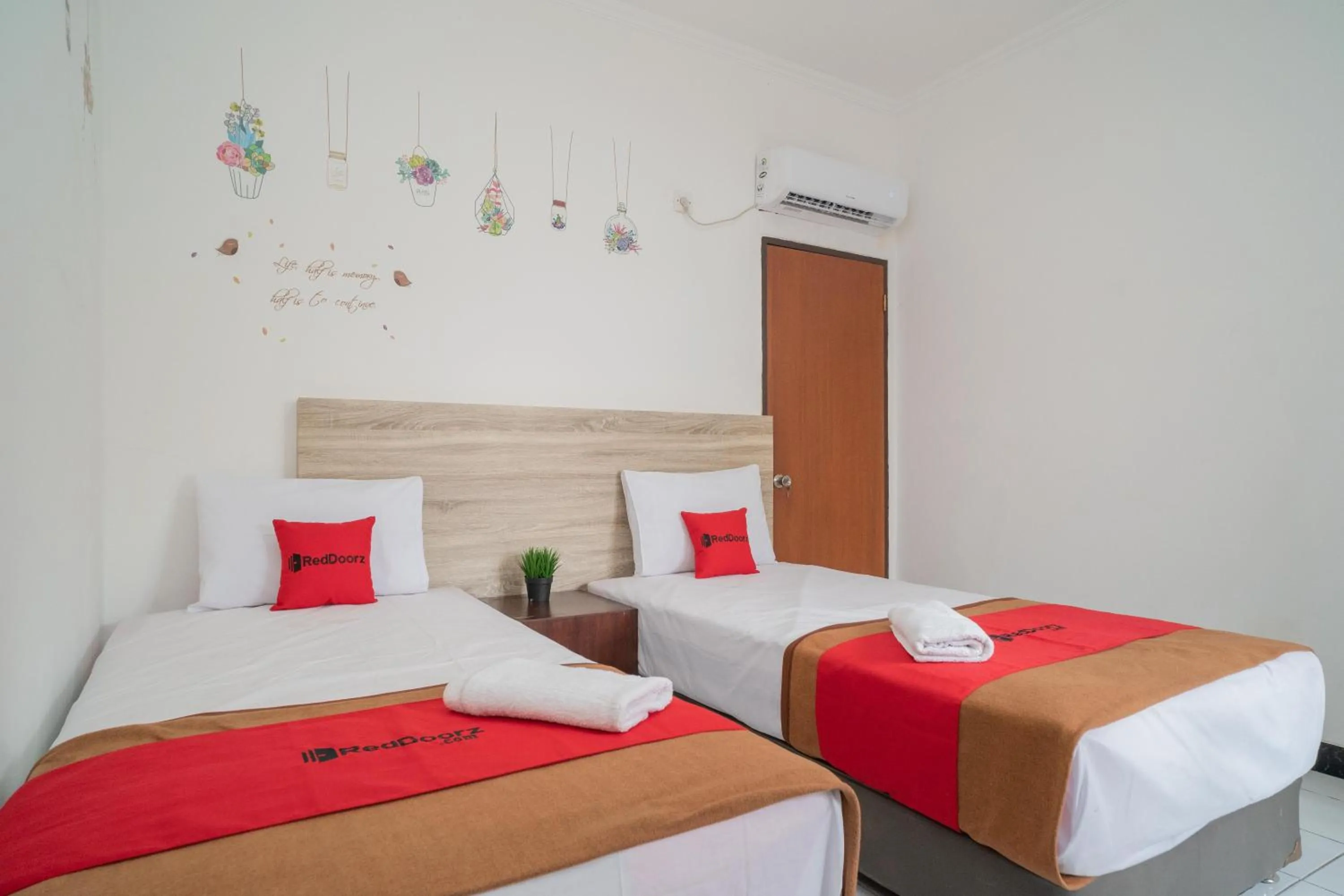 Bed in RedDoorz @ Glodok