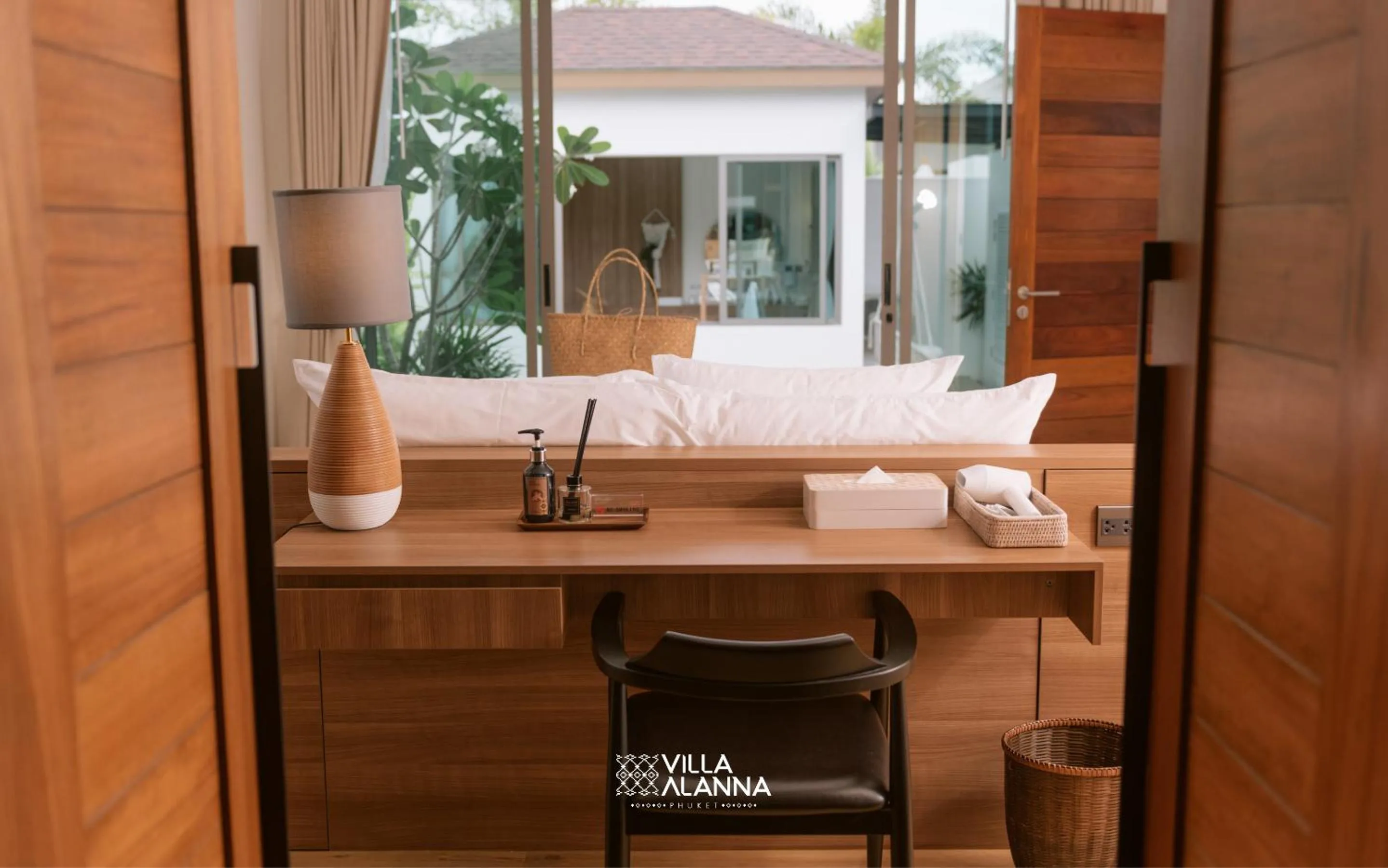 Bedroom, Bed in Villa Alanna Phuket
