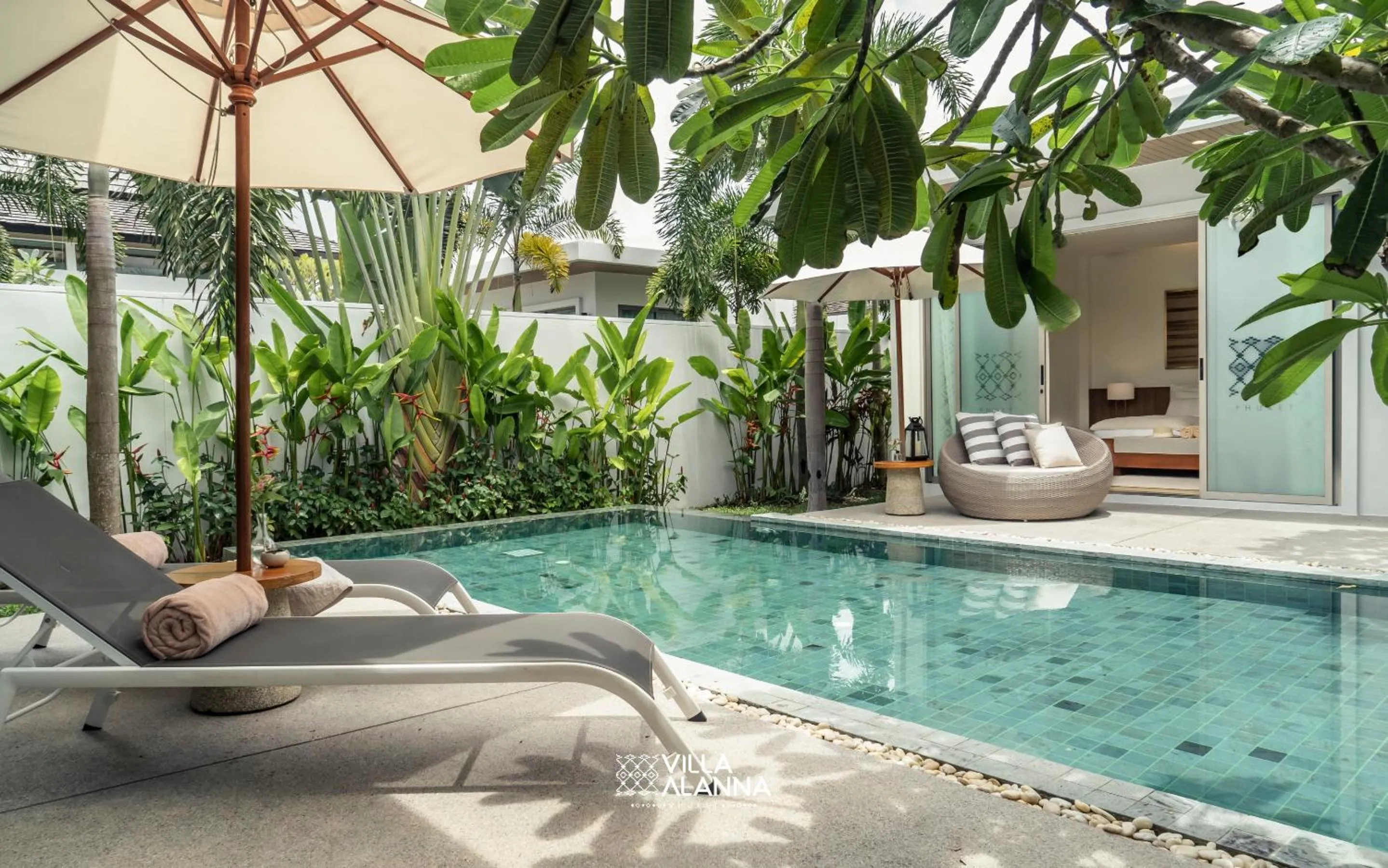 Swimming pool in Villa Alanna Phuket