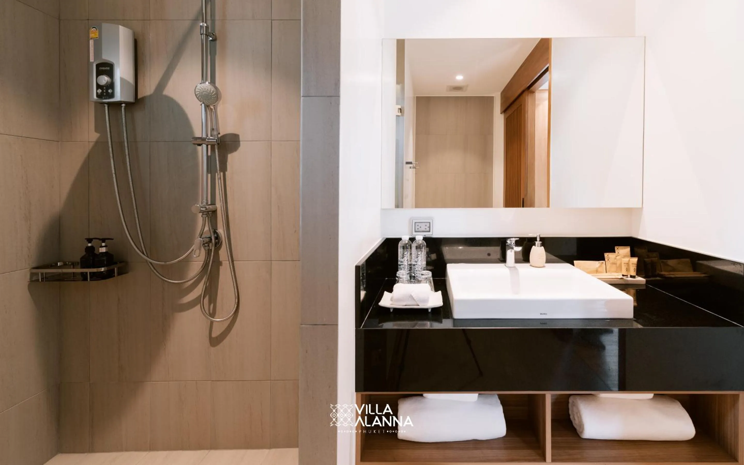 Shower in Villa Alanna Phuket