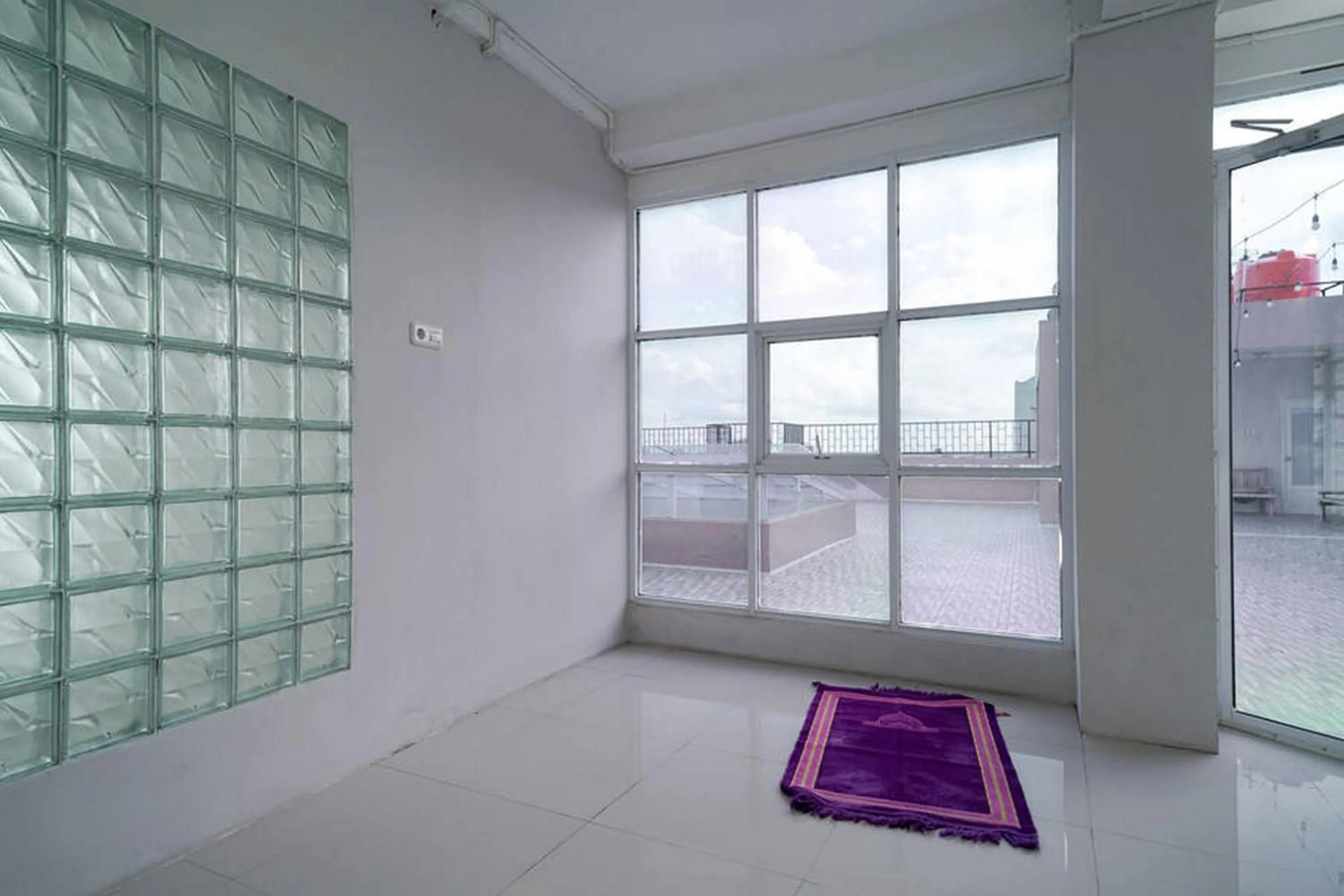 Balcony/Terrace in Urbanview Hotel Bari Syariah Palembang By RedDoorz