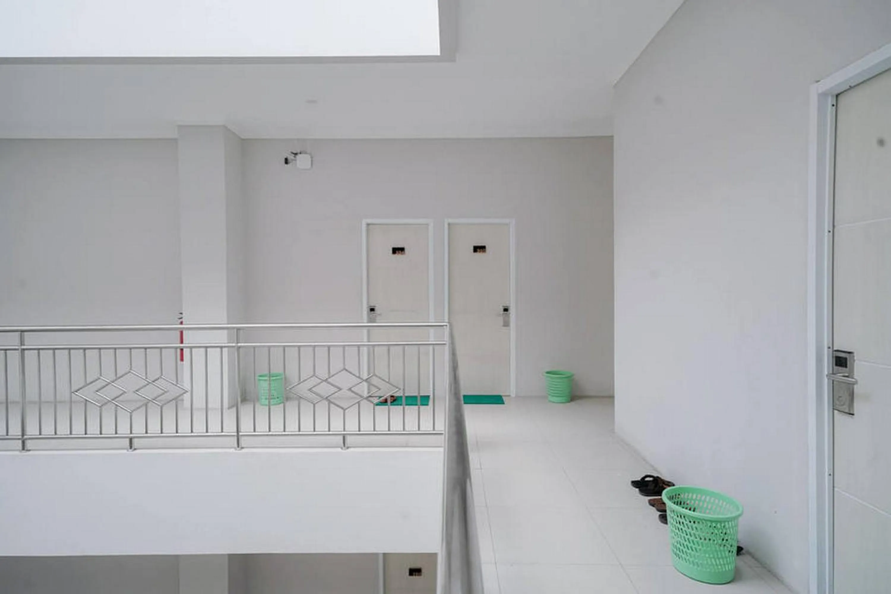 Balcony/Terrace, Bed in Urbanview Hotel Bari Syariah Palembang By RedDoorz