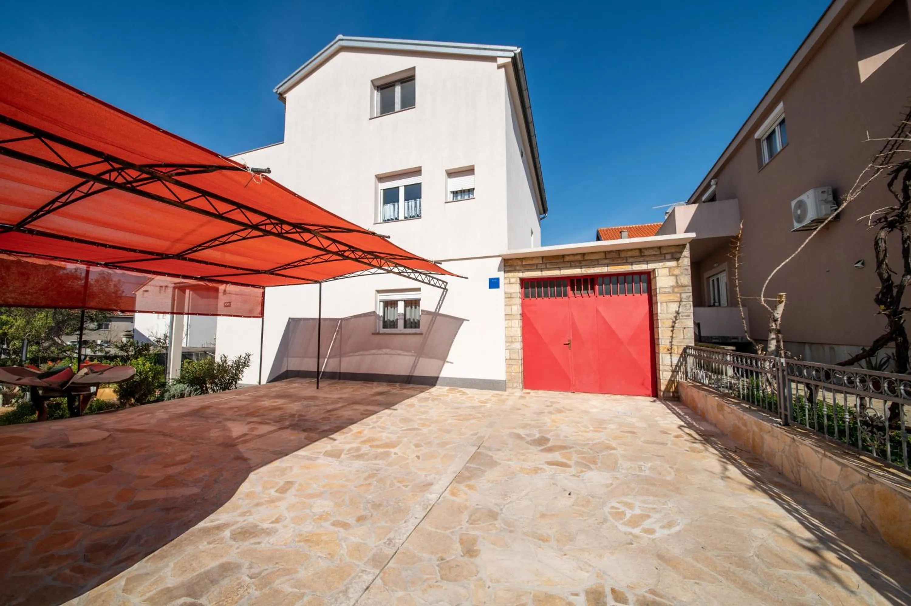 Property building in Villa Aurora