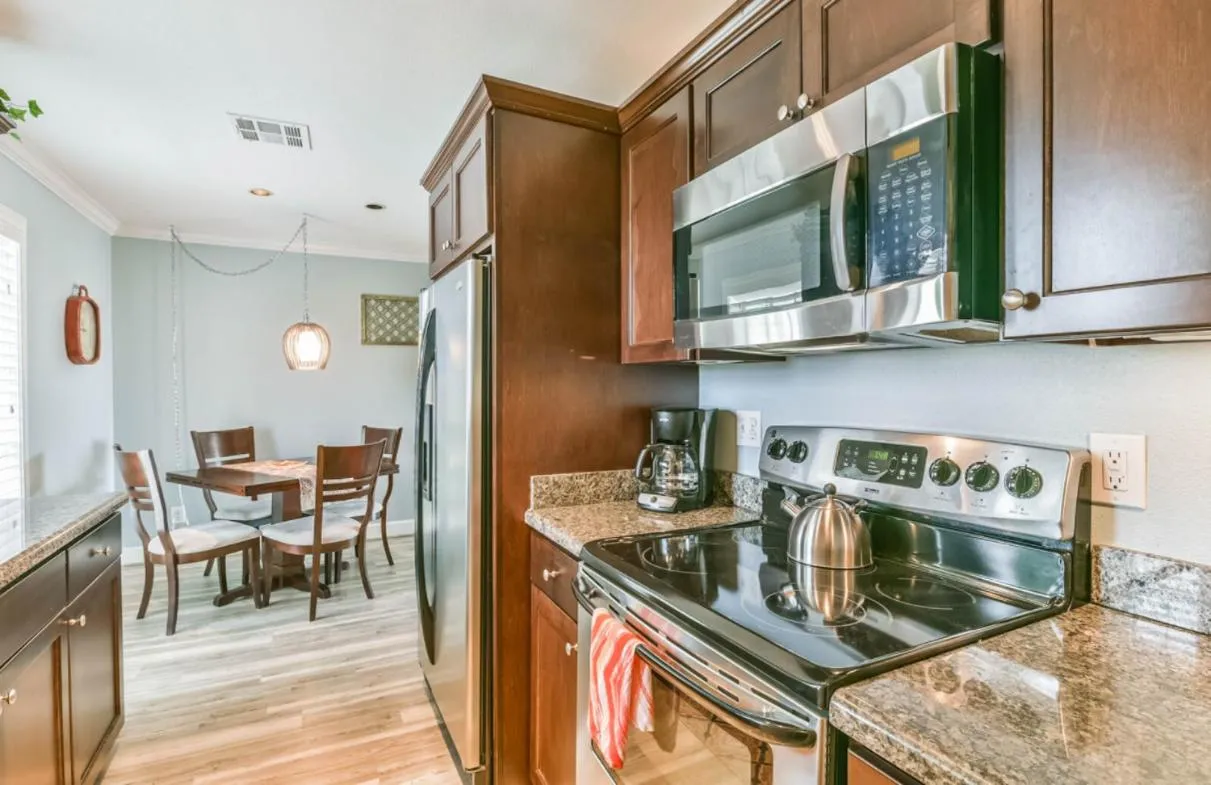 Kitchen or kitchenette in Island Getaway