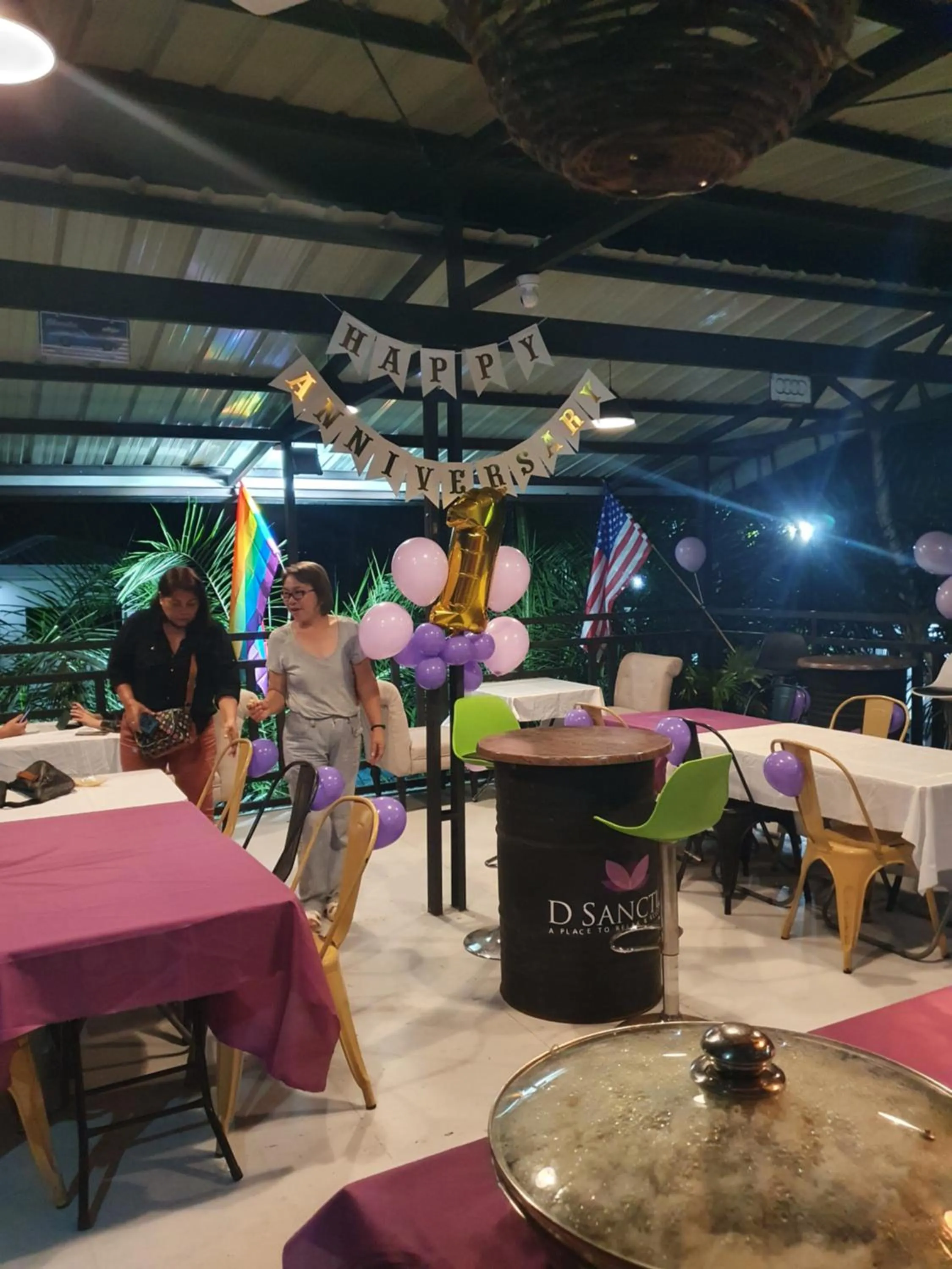 Restaurant/places to eat in D Sanctum Resort