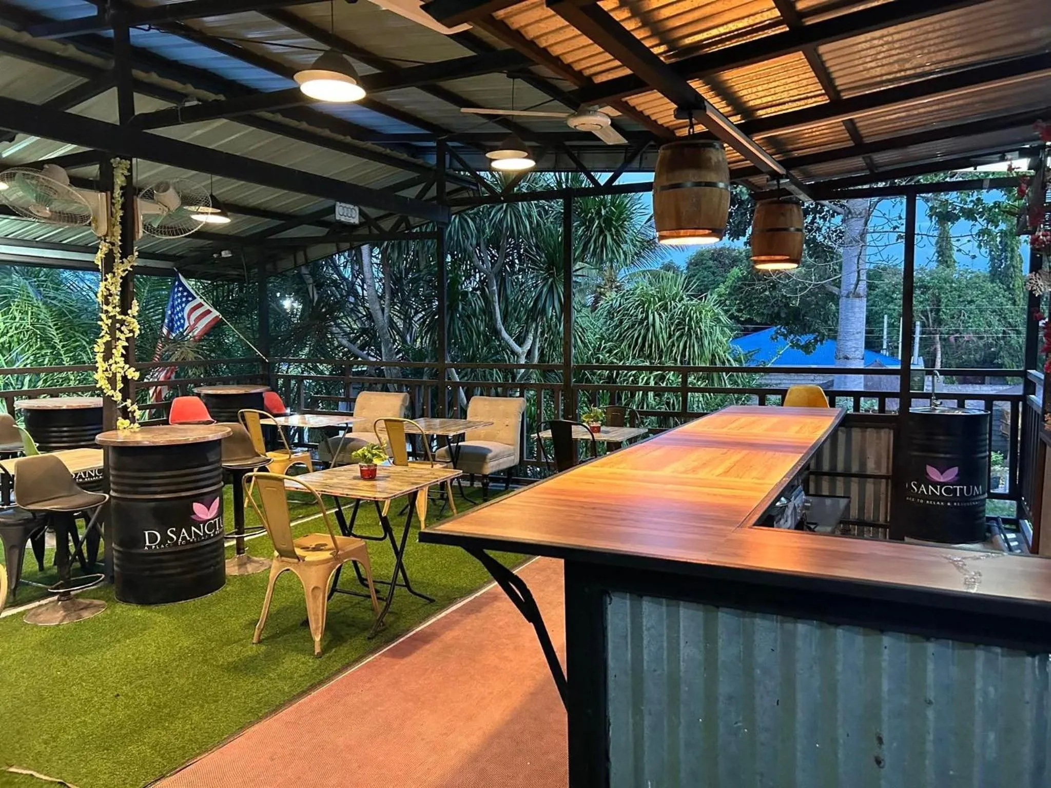 Restaurant/places to eat in D Sanctum Resort