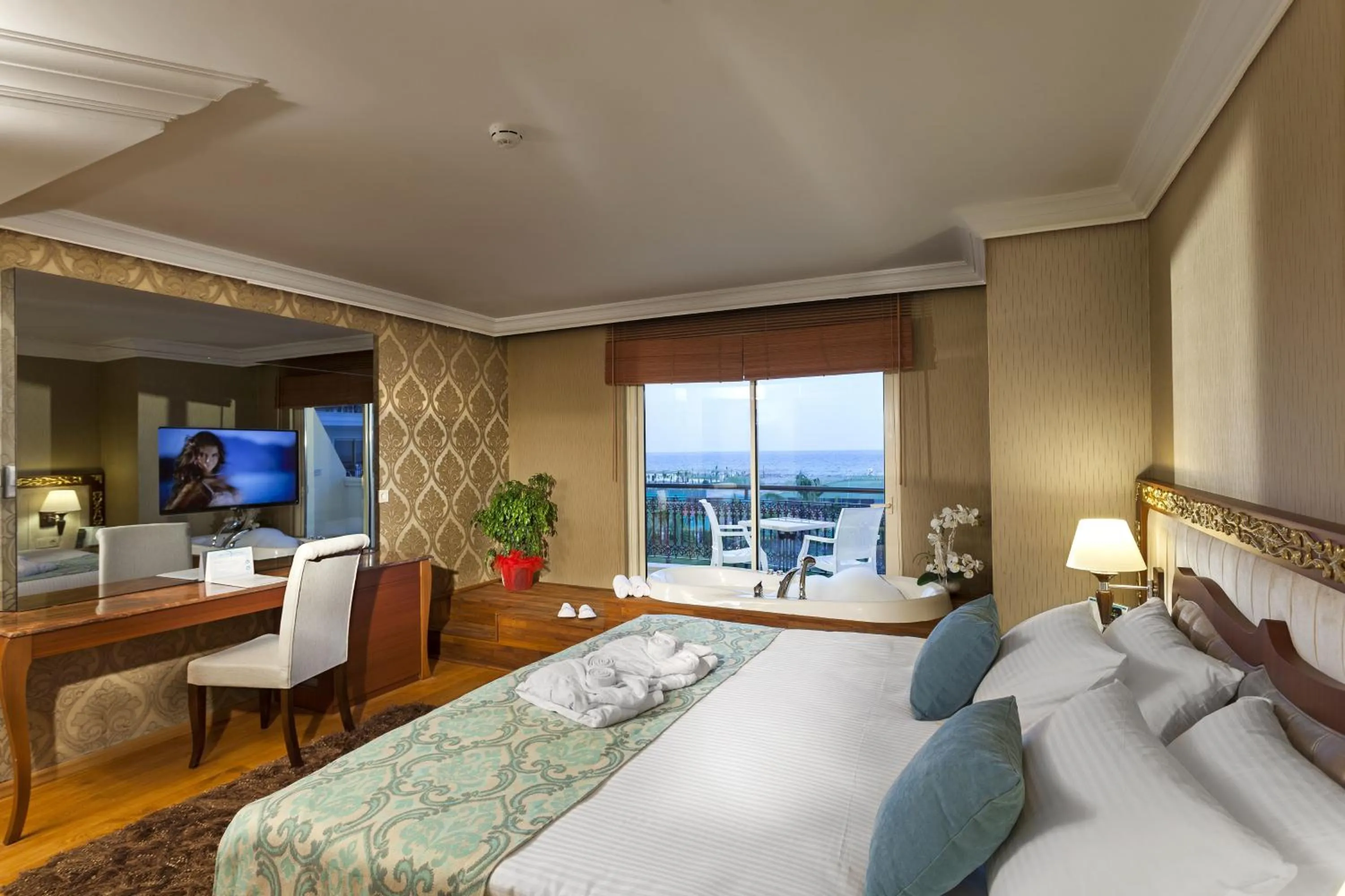 Bed in Asteria Bloom Side