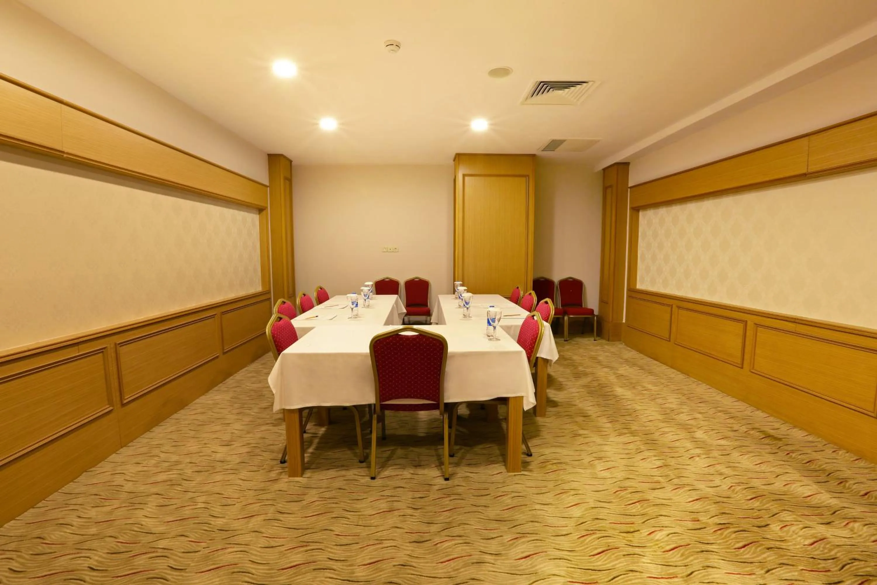 Meeting/conference room in Asteria Bloom Side
