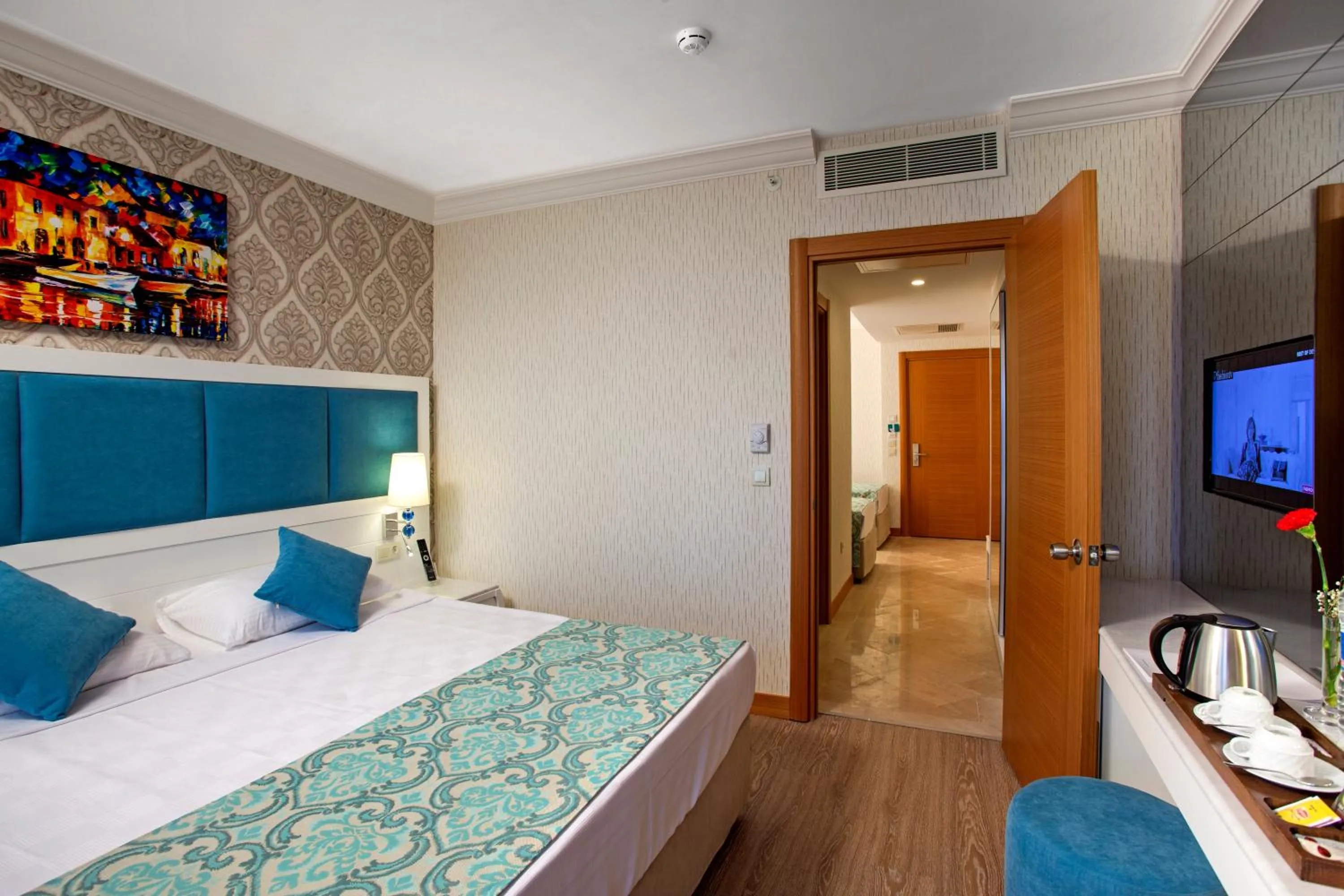 Bedroom, Bed in Asteria Bloom Side