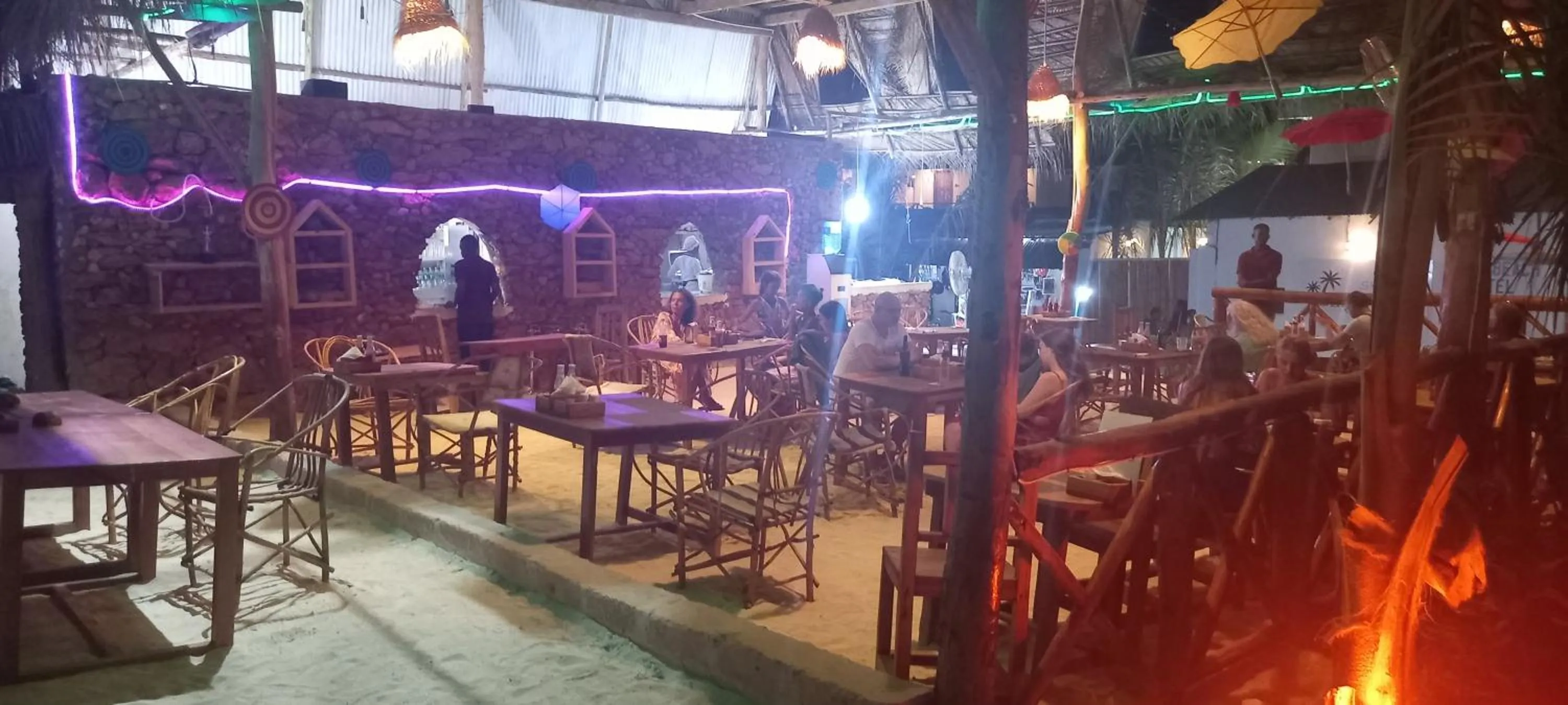 Restaurant/places to eat in Tropicana Garden