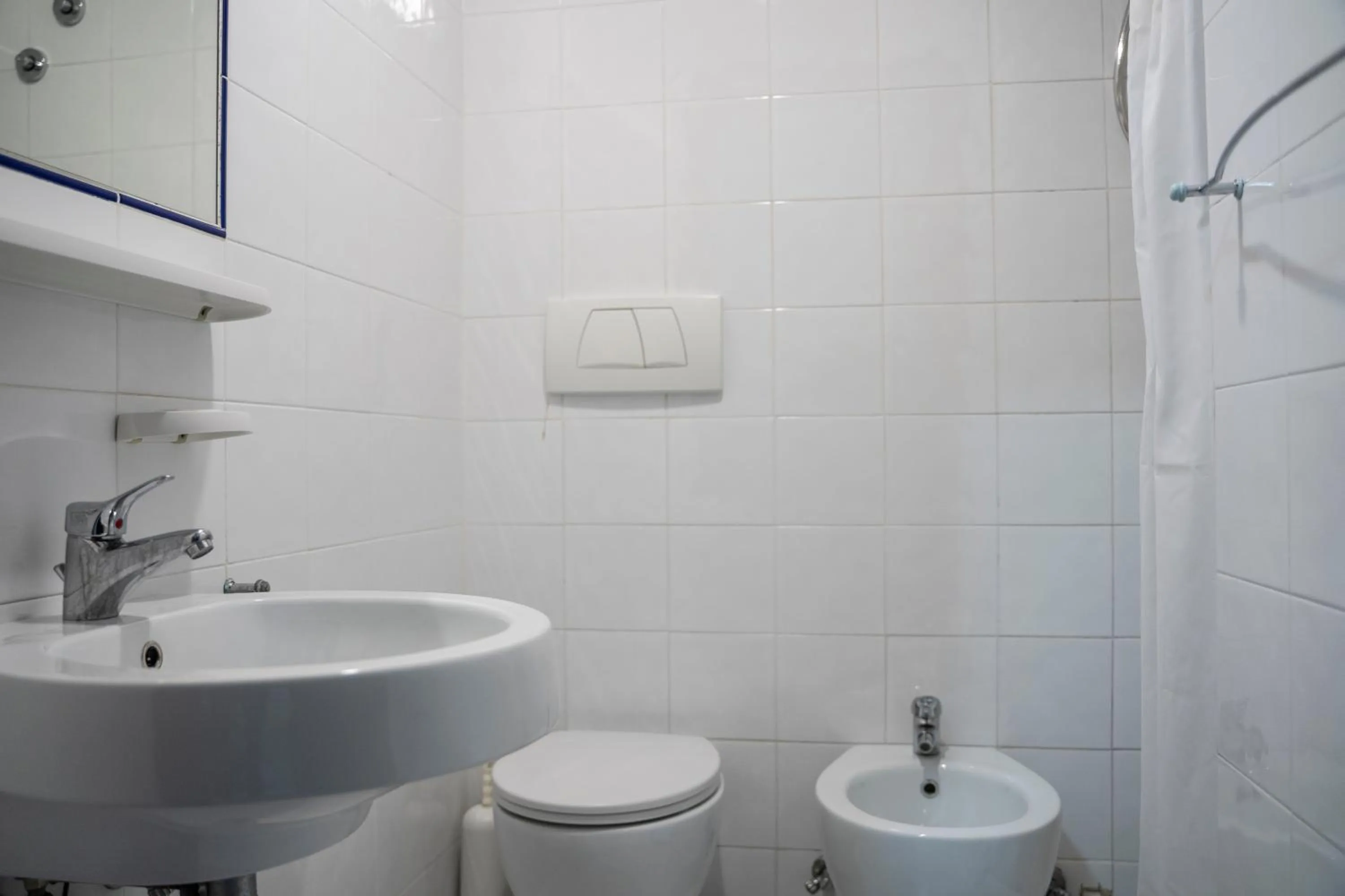 Bathroom in Hotel Ferrarese