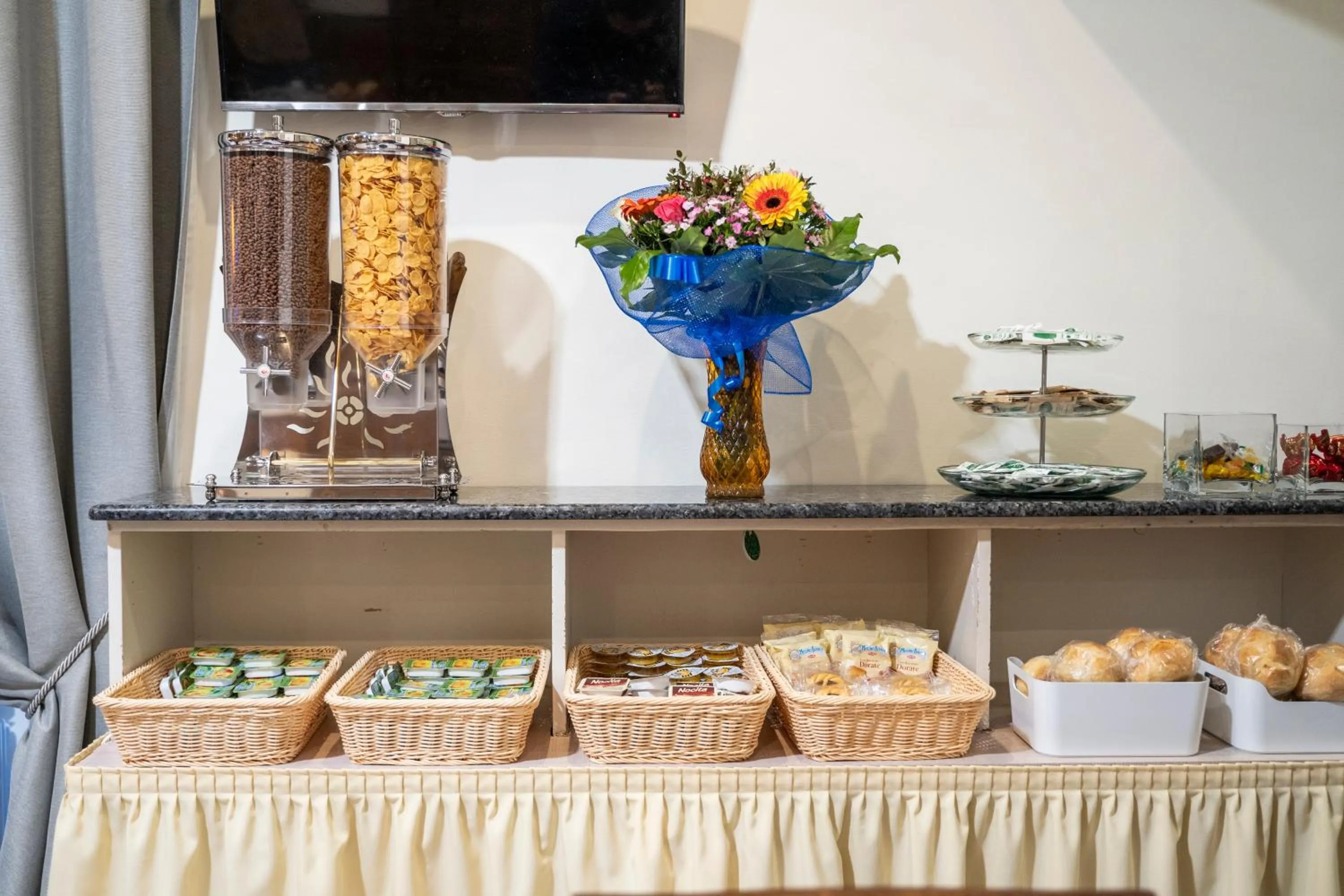 Food and drinks in Hotel Ferrarese