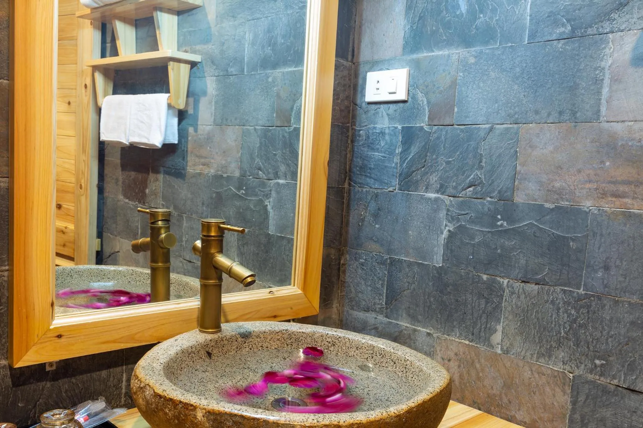 Shower in Arista Homestay