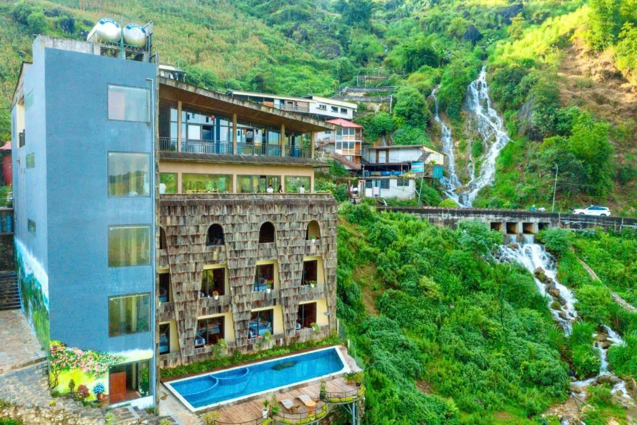 Property building in Arista Homestay