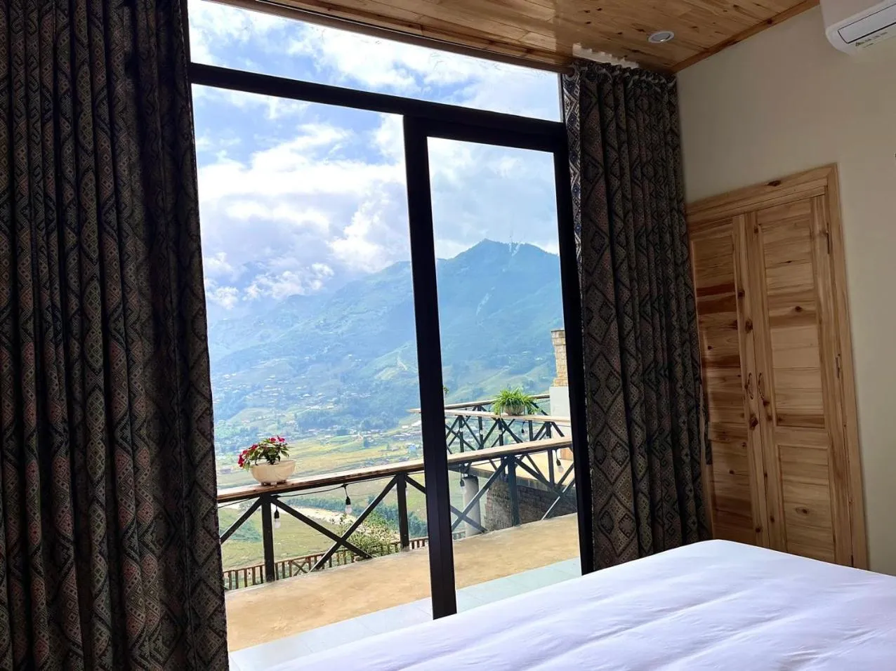 Bedroom, Bed in Arista Homestay