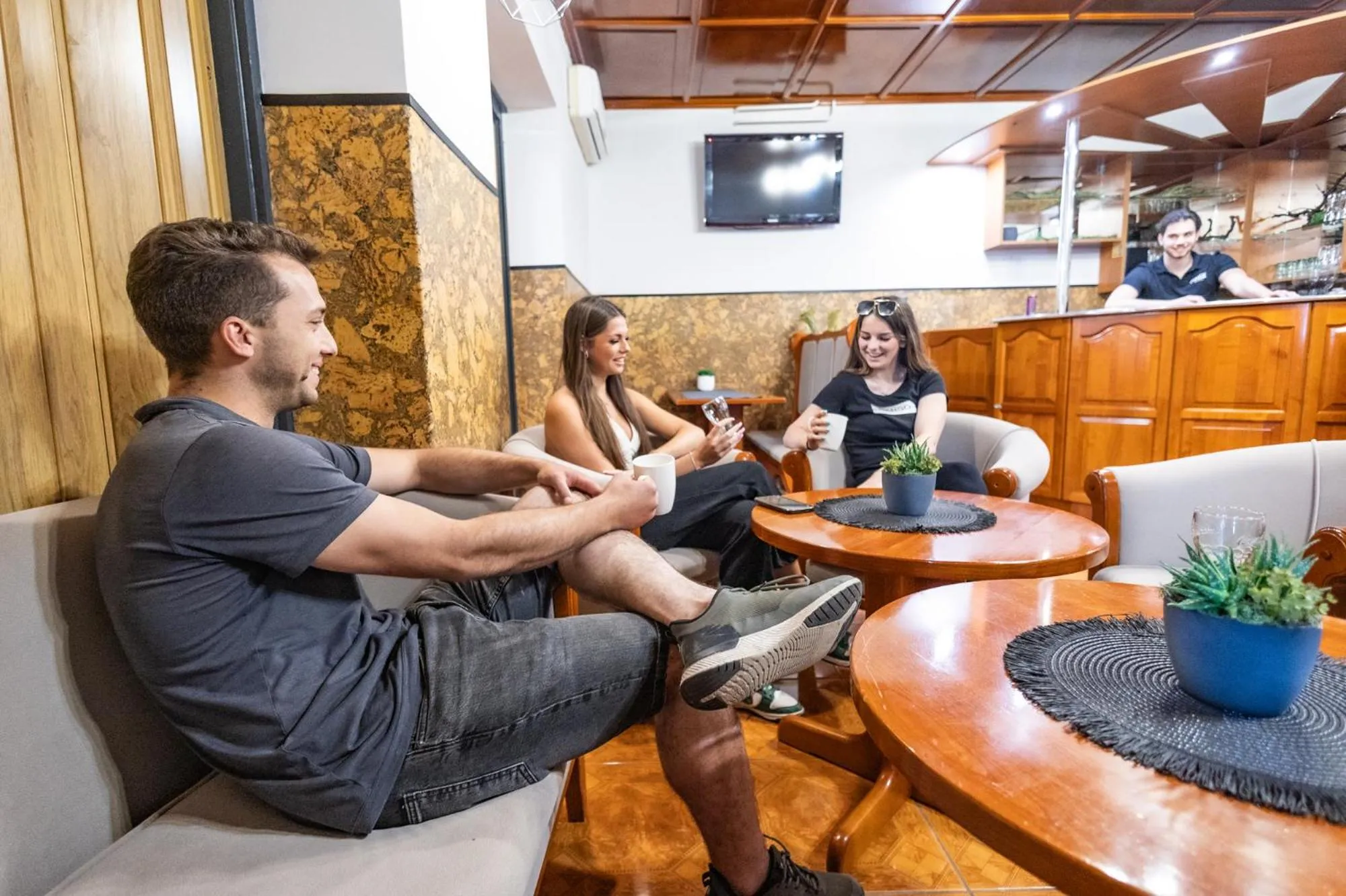 People in 4 Évszak Völgyhotel