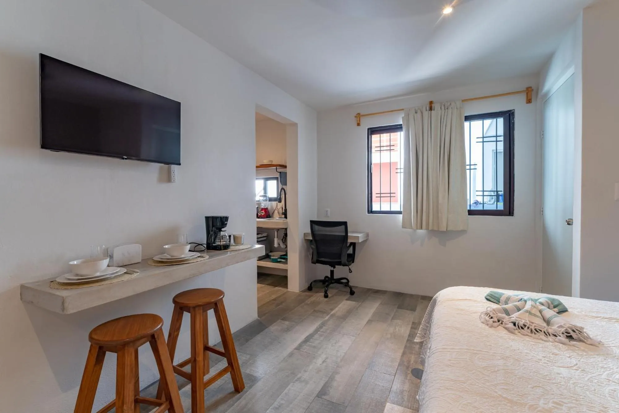 Seating area, Bed in Casa Yako