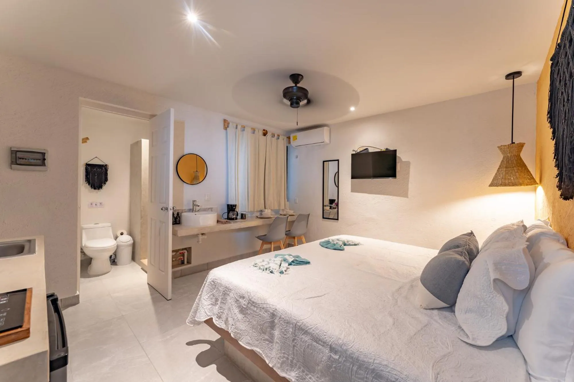 Photo of the whole room, Bed in Casa Yako