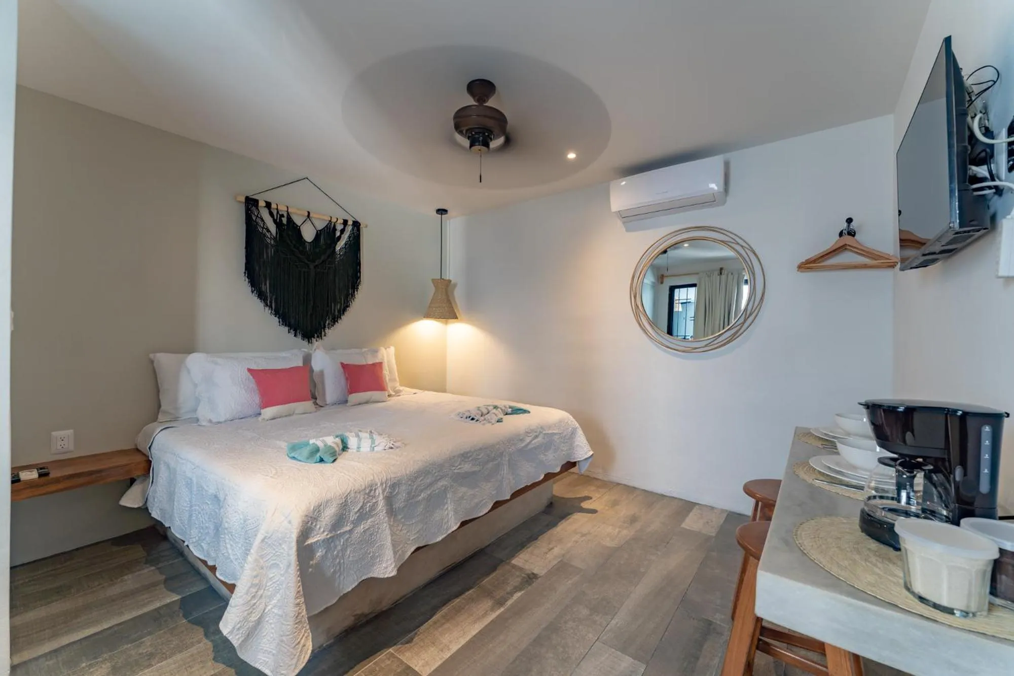 Photo of the whole room, Bed in Casa Yako