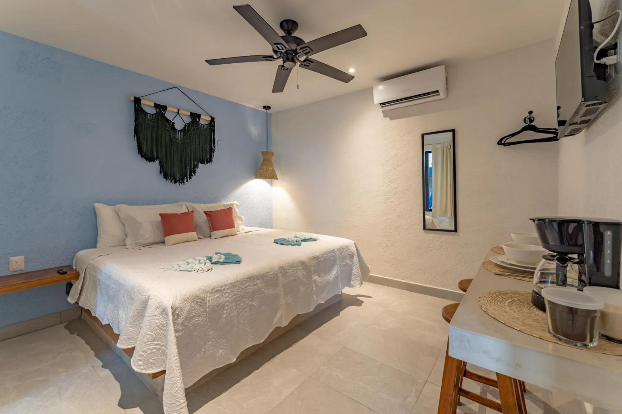 Photo of the whole room, Bed in Casa Yako