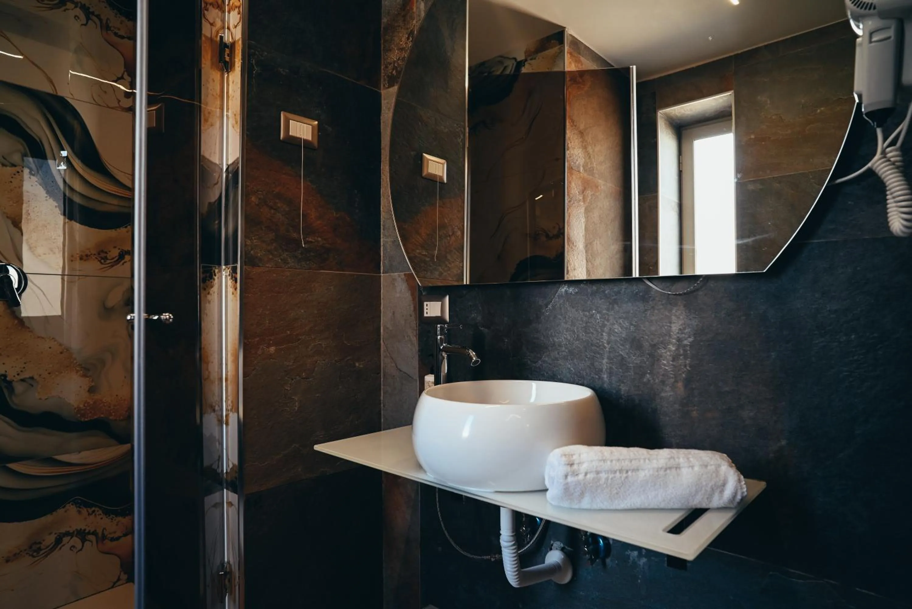 Bathroom in Puteoli Palace Hotel